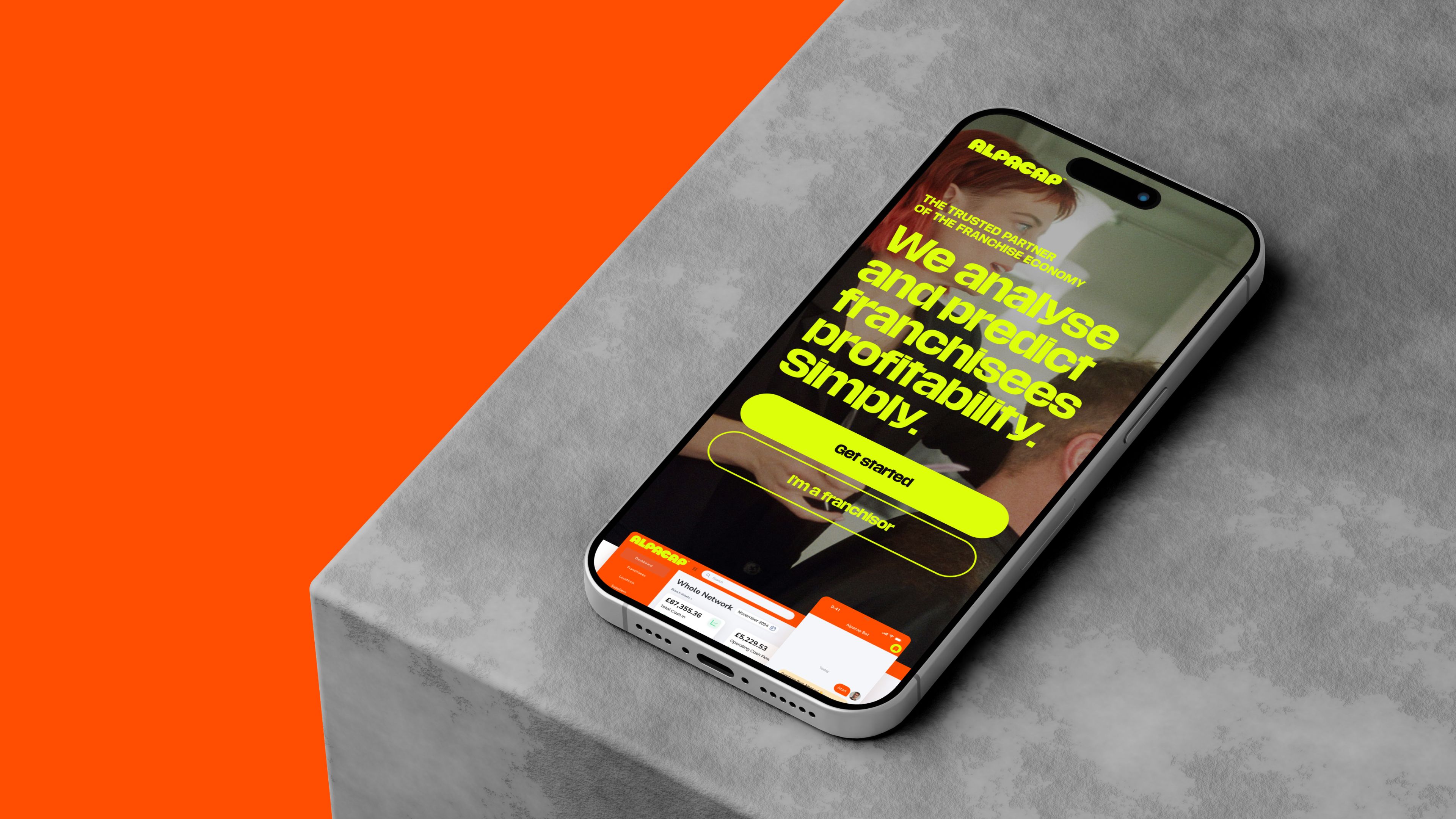 Page d’accueil mobile Alpacap sur iPhone : « We analyse and predict franchisees profitability. Simply. »