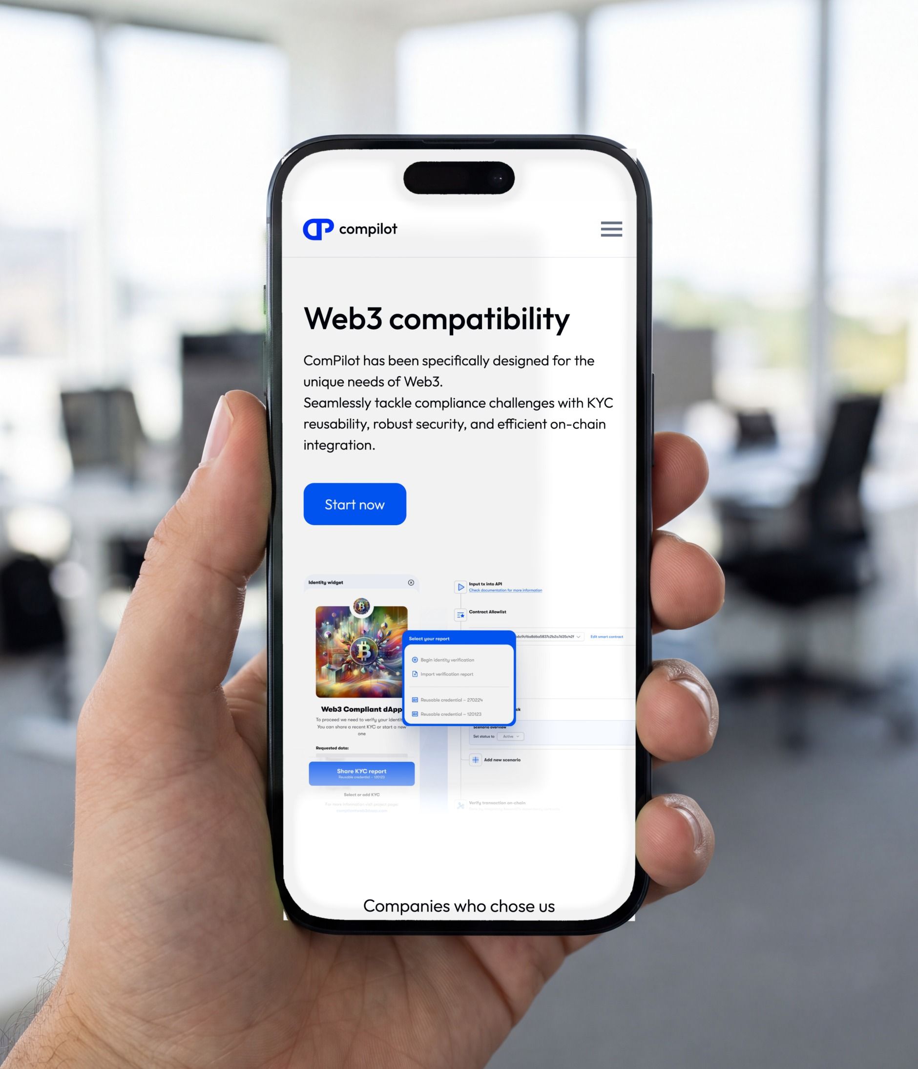 iPhone tenu en main, ouvert sur la page mobile KYC de ComPilot