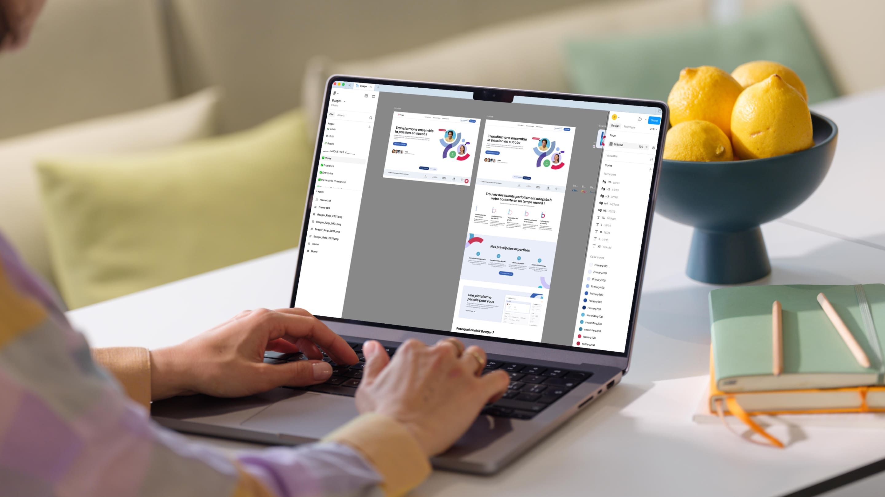 Ordinateur portable affichant les maquettes de la homepage Beager dans Figma, « Transformons ensemble la passion en succès »