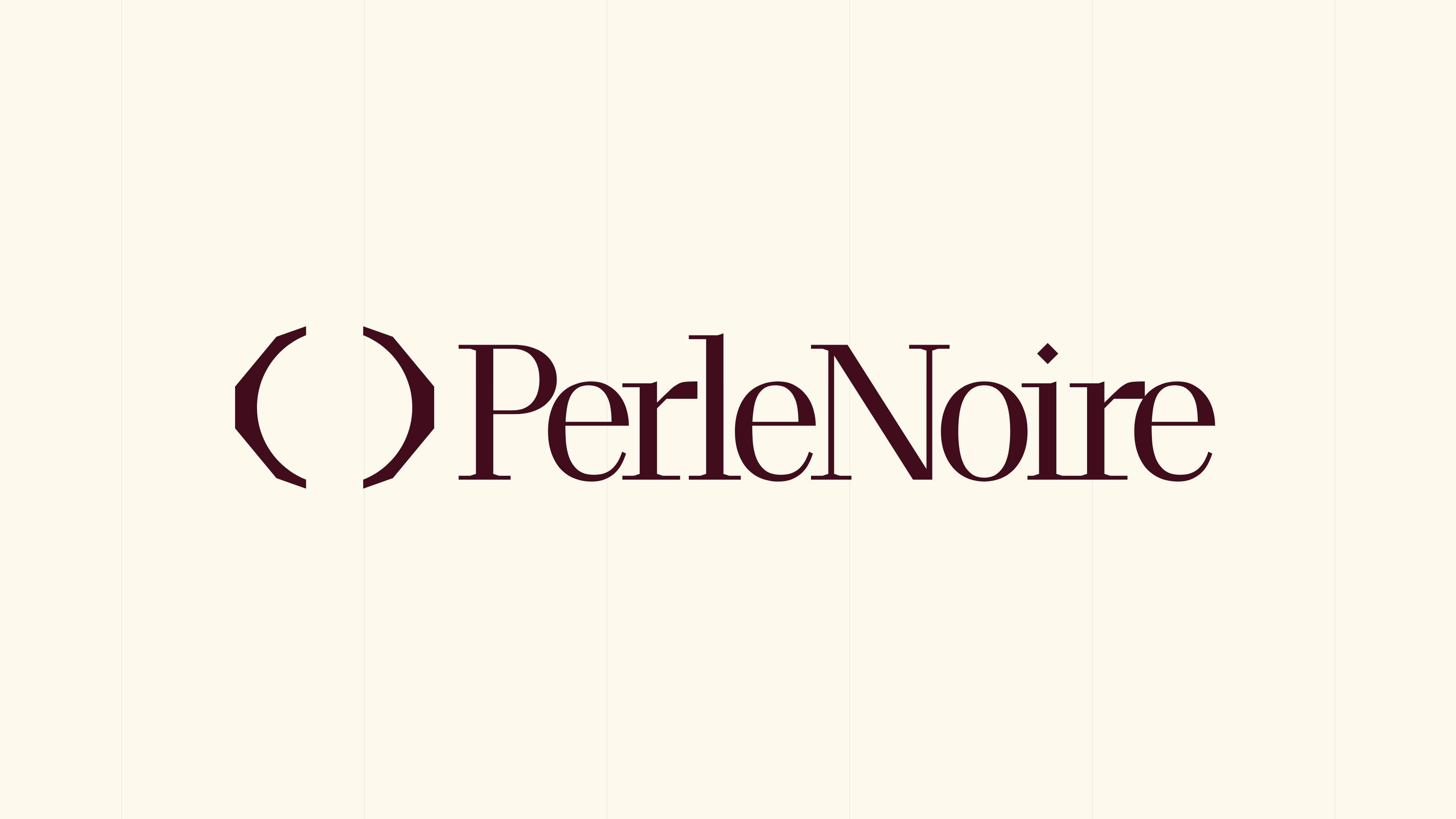 Perle Noire logo: the two brackets and the name, in burgundy on a beige background