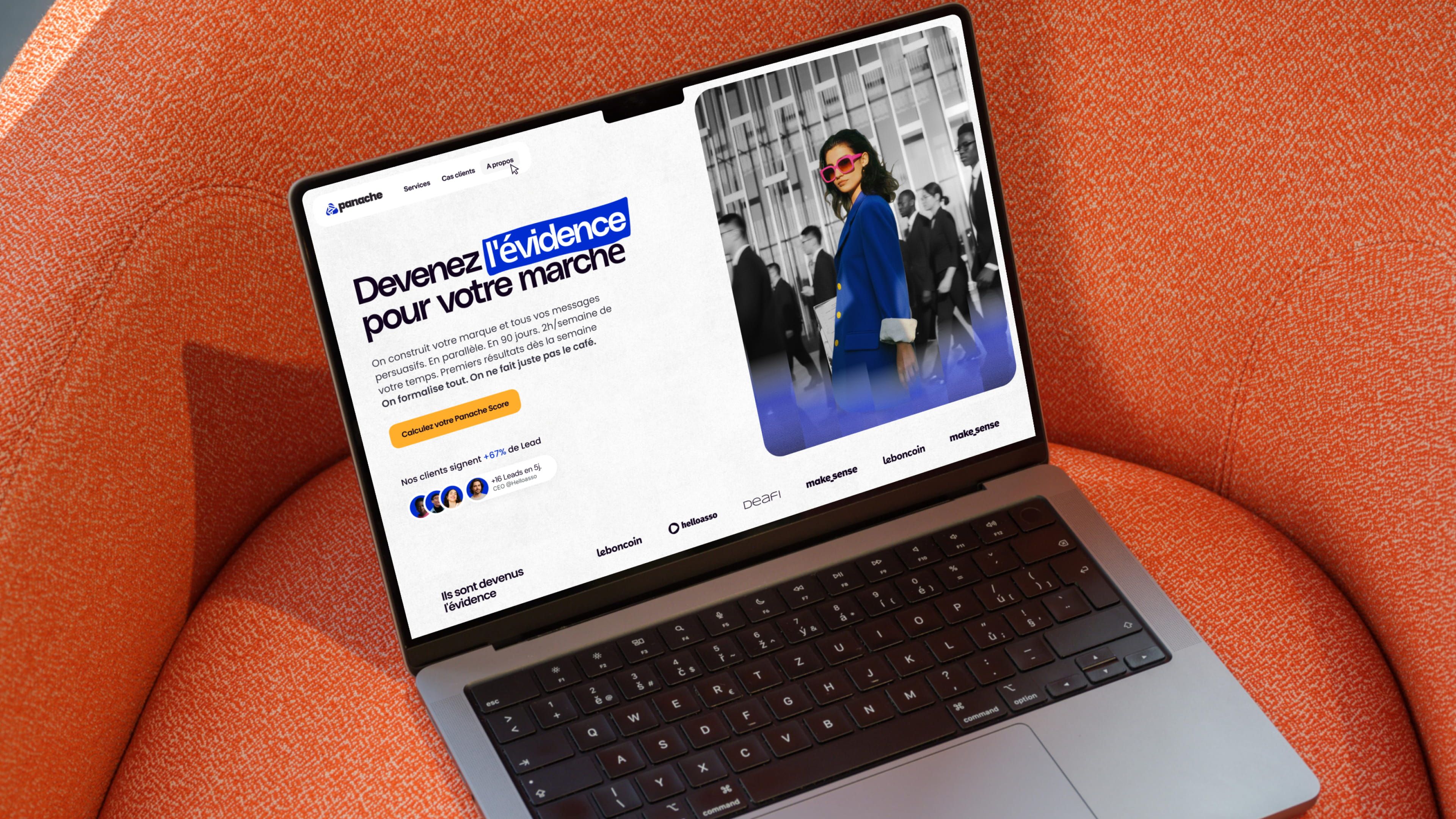 Page d’accueil du site Panache sur un ordinateur portable : « Devenez l’évidence pour votre marché », logos clients