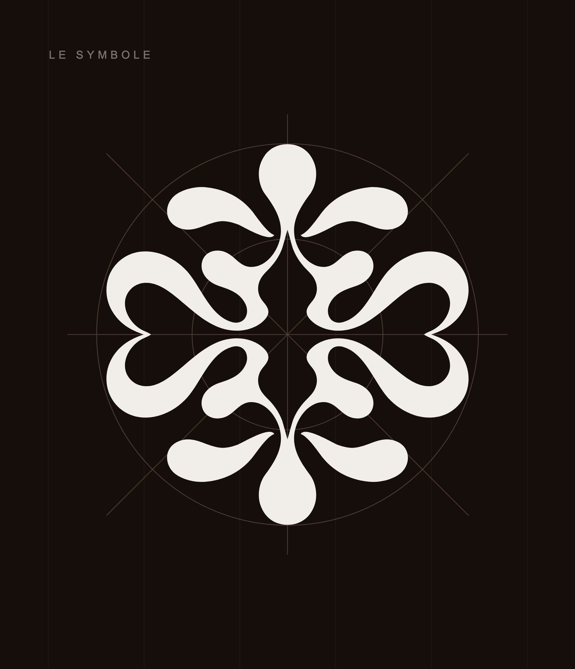 The Maison Reflet symbol built on its axes: one quarter drawn, then mirrored