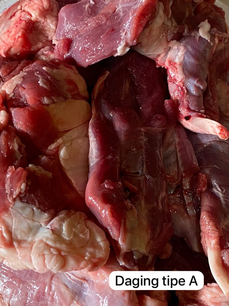 Daging kambing segar tanpa tulang, dipotong sesuai permintaan — Omah Kambing Sidoarjo