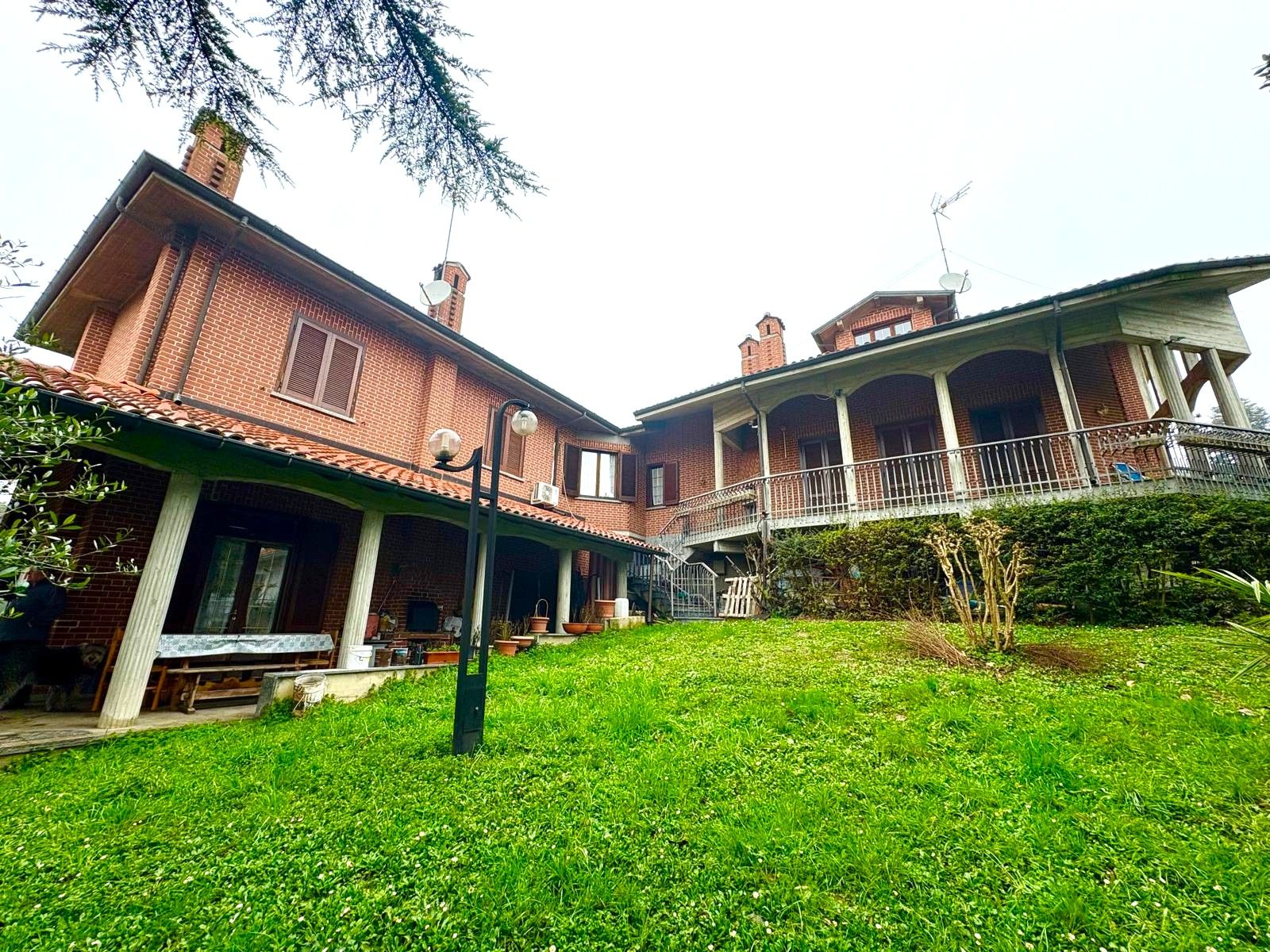 Villa panoramica di prestigio con giardino privato – foto 4