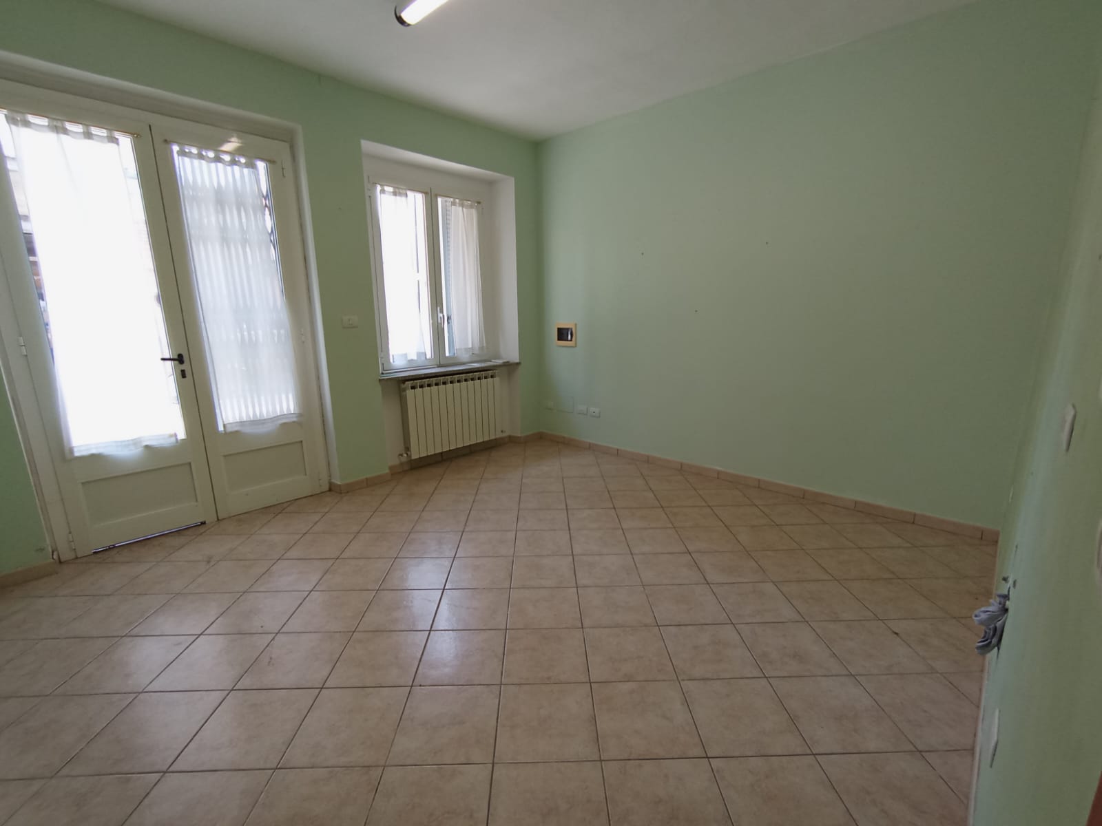 Affitto negozio/ufficio mq. 60 vetrina su strada
