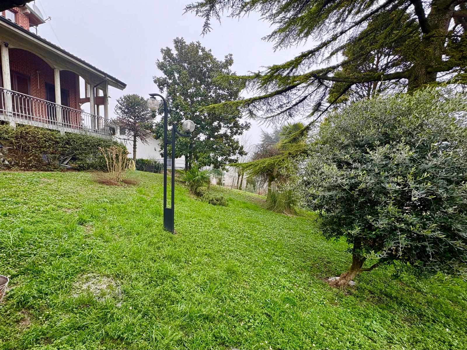 Villa panoramica di prestigio con giardino privato – foto 5