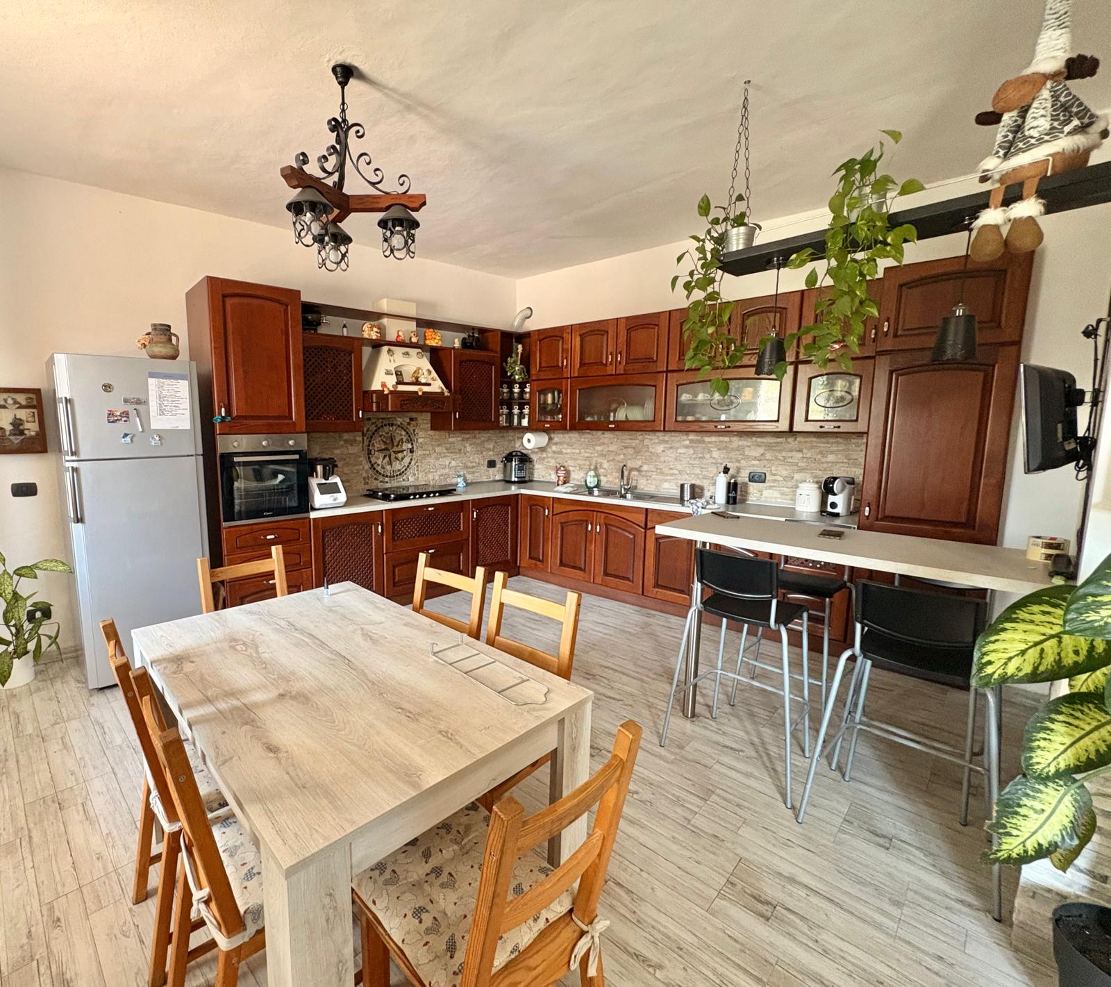 Casa indipendente libera su 3 lati con cortile e giardino – foto 3