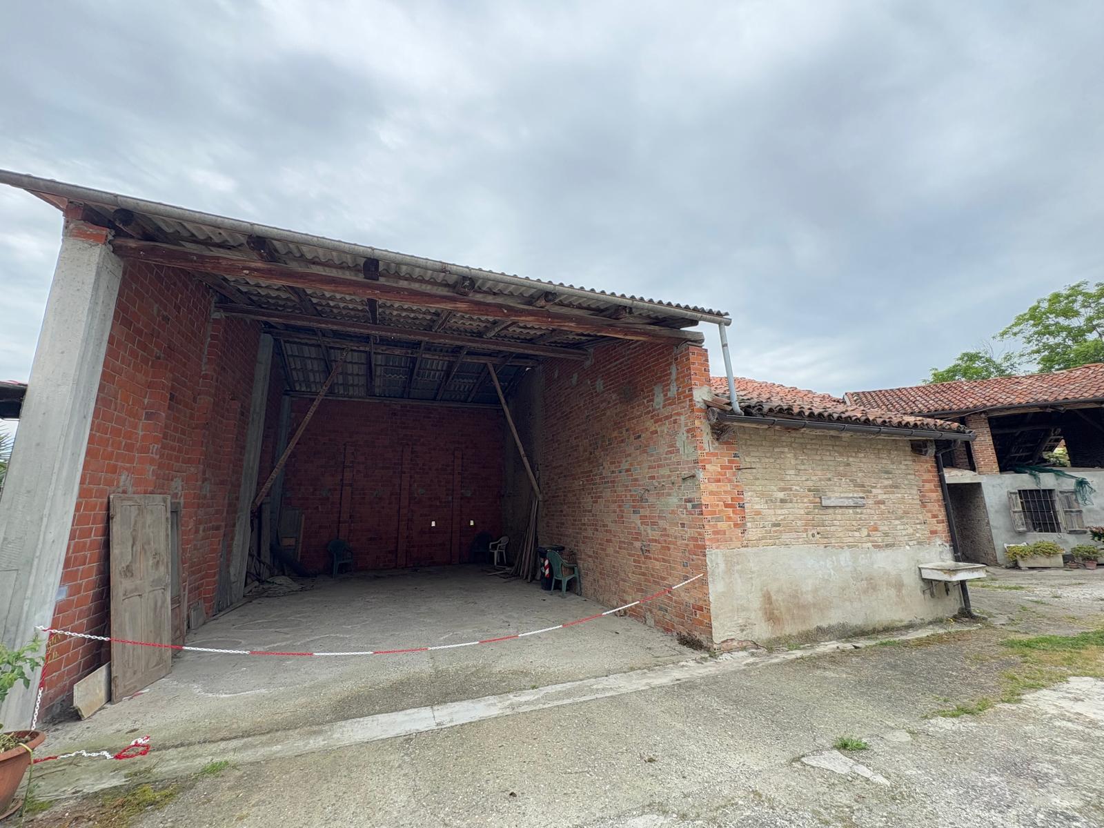 Ottimo investimento: proprietà con terreno mq. 10.000 – foto 5