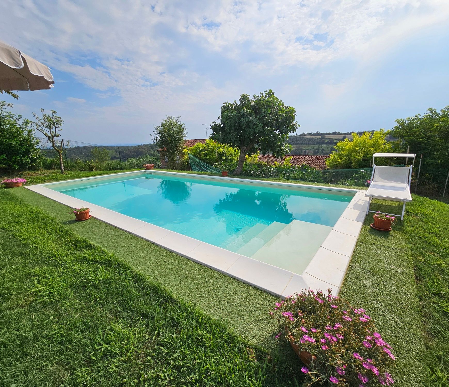 Casale tipico monferrino ristrutturato con lussuosa piscina a Viarigi (AT)