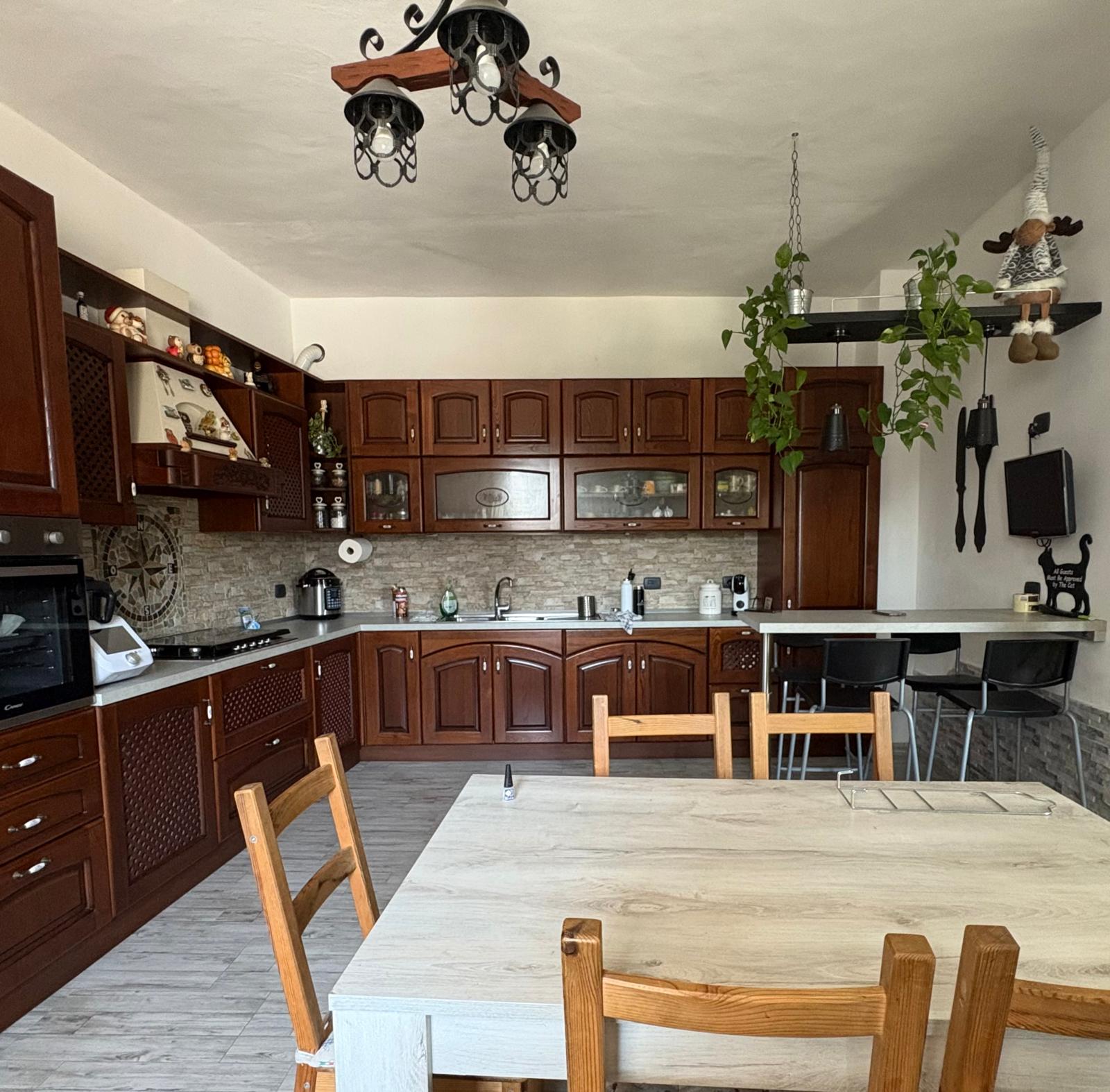 Casa indipendente libera su 3 lati con cortile e giardino – foto 4