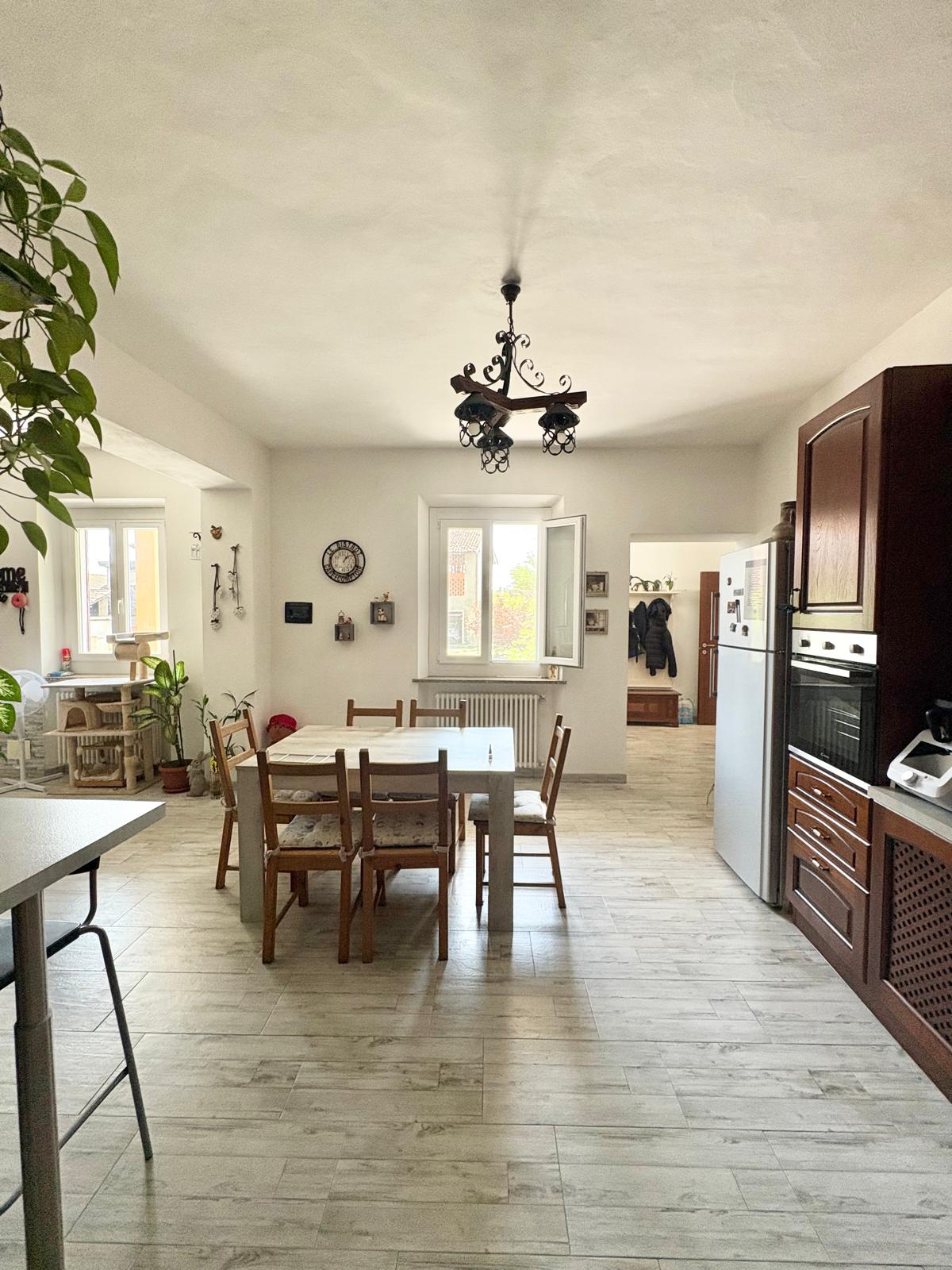 Casa indipendente libera su 3 lati con cortile e giardino – foto 5