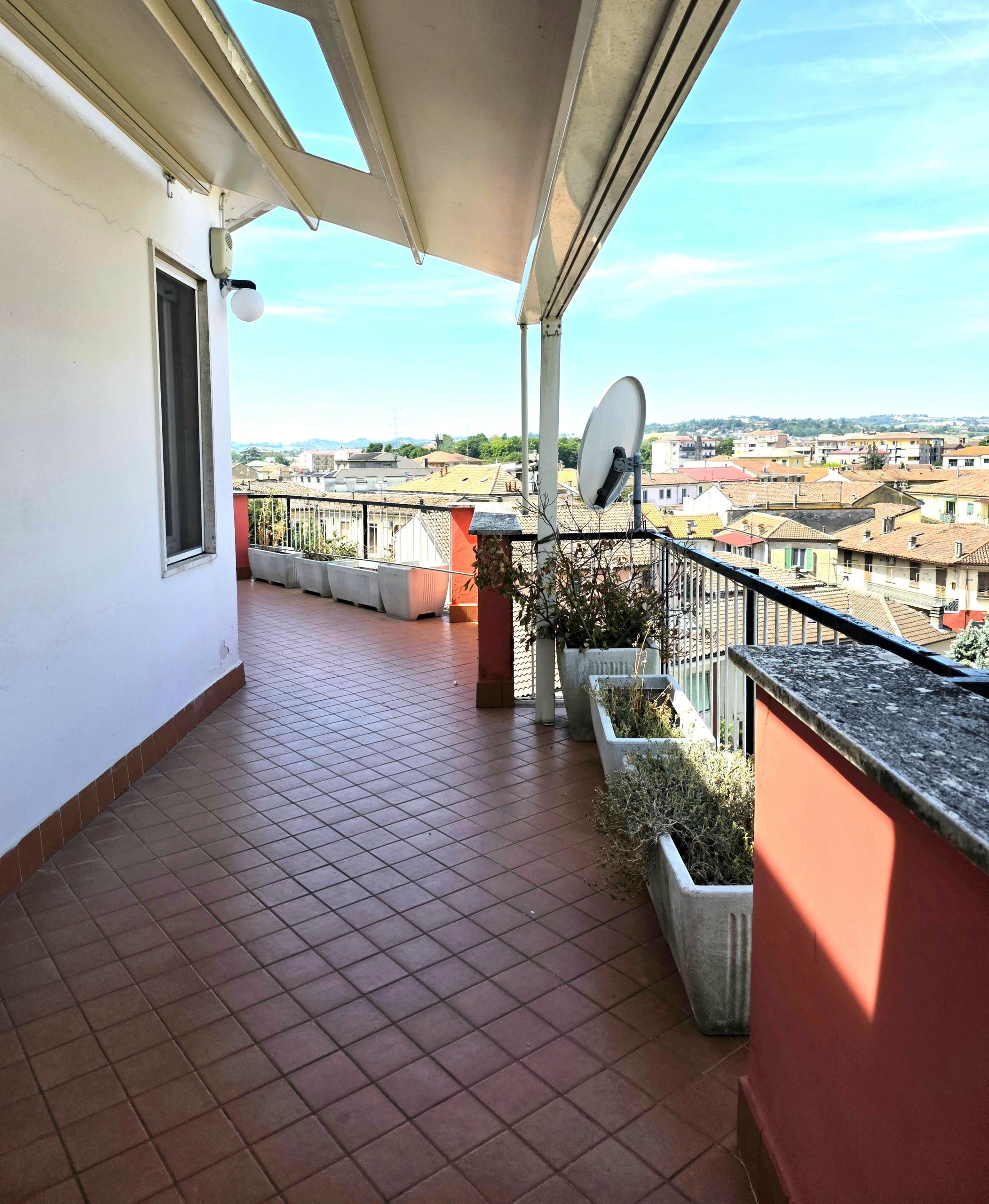 Attico da rivista con terrazzo panoramico a Casale Monferrato – foto 2