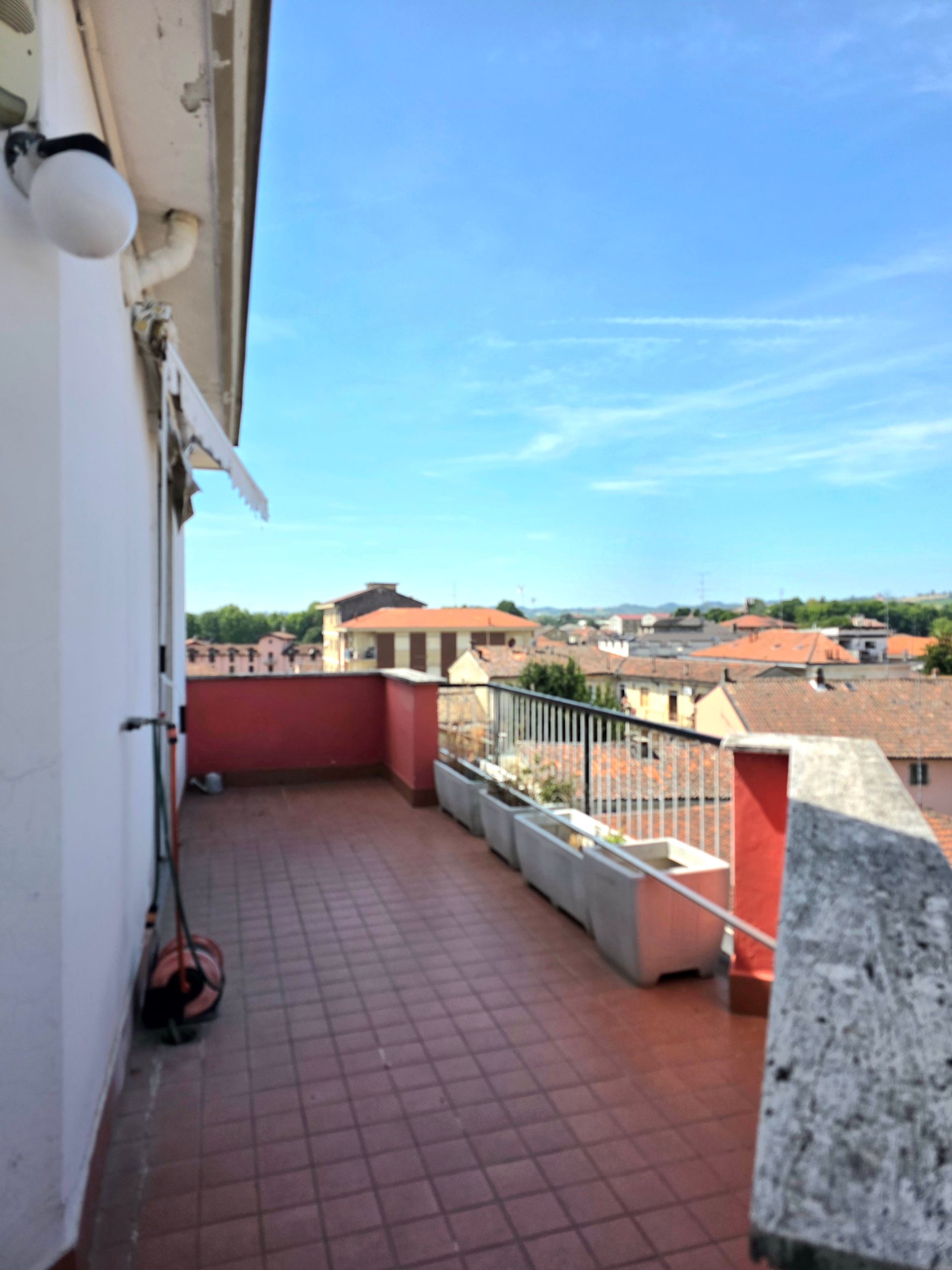 Attico da rivista con terrazzo panoramico a Casale Monferrato – foto 3