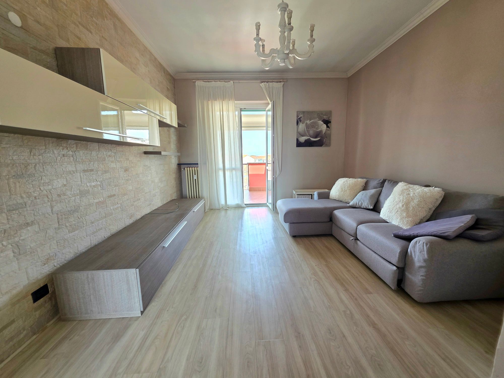 Attico da rivista con terrazzo panoramico a Casale Monferrato – foto 5