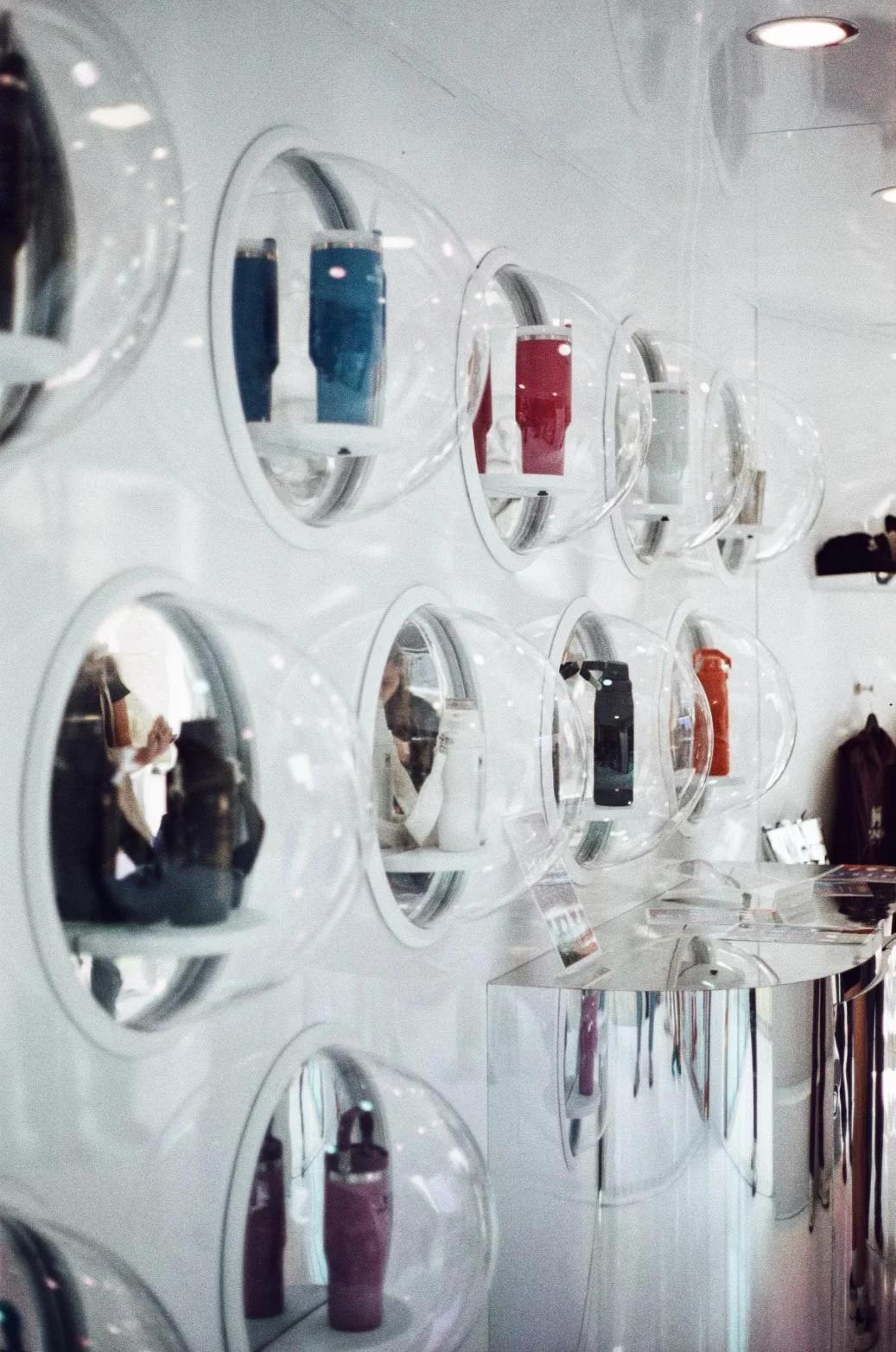 How to do a pop-up shop with creative product displays and branded experiences.