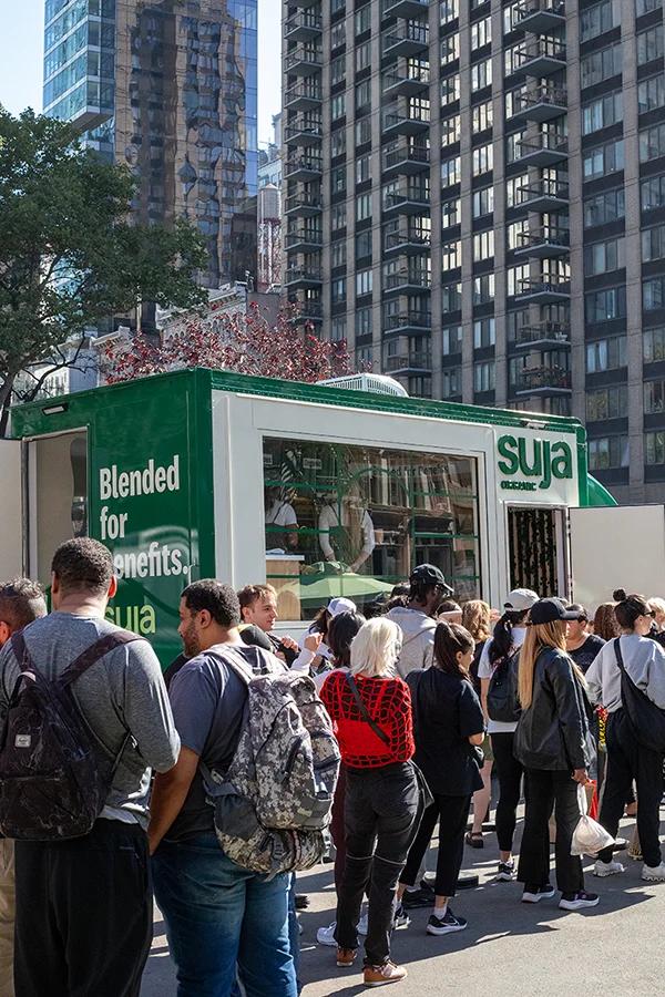 Crowds lining up at Suja truck for NYC Flatiron Plaza product sampling during mobile marketing tour
