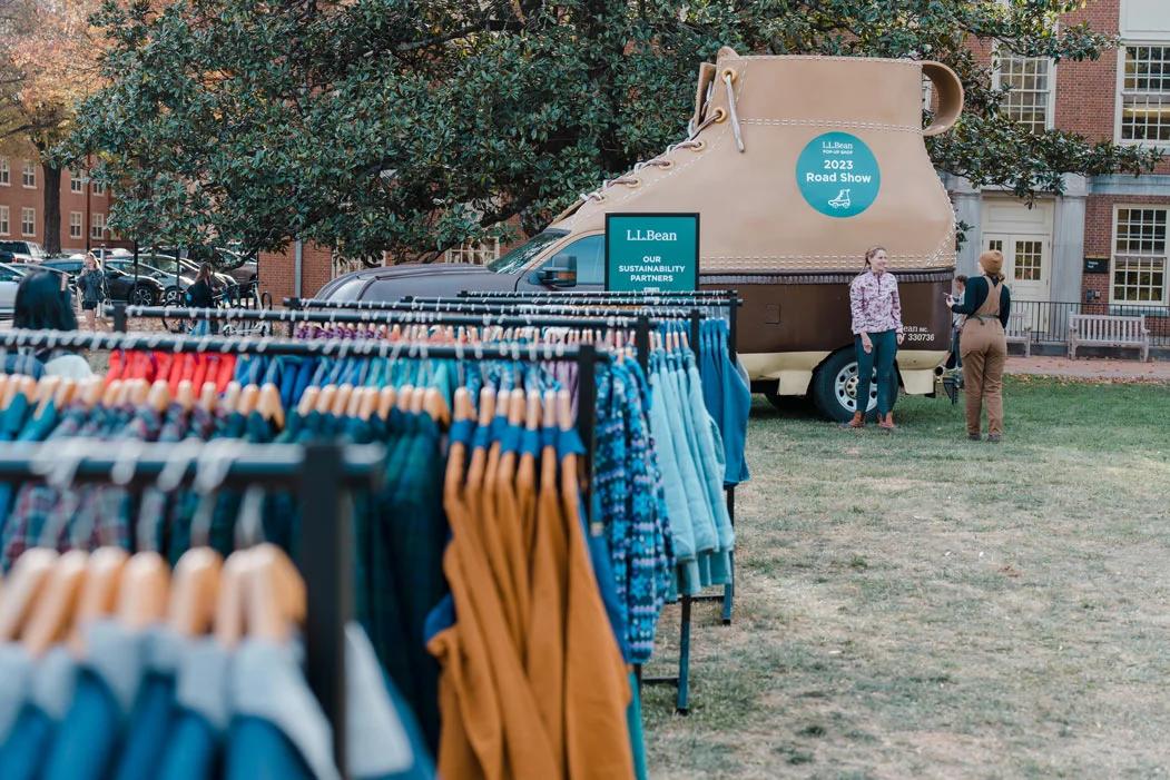 How to do a pop-up shop that showcases your brand products and attracts local shoppers.