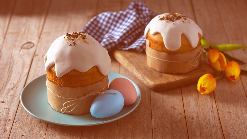 Пасхальные яйца и куличи