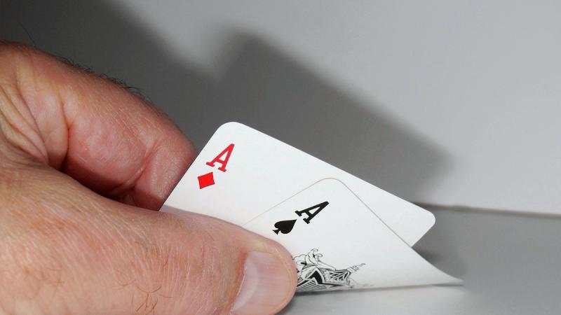 Почему нельзя играть в карты?