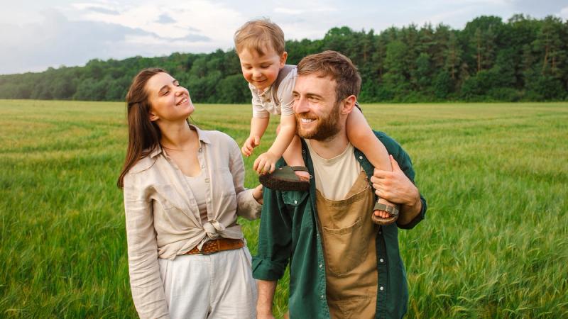 Руководит ли