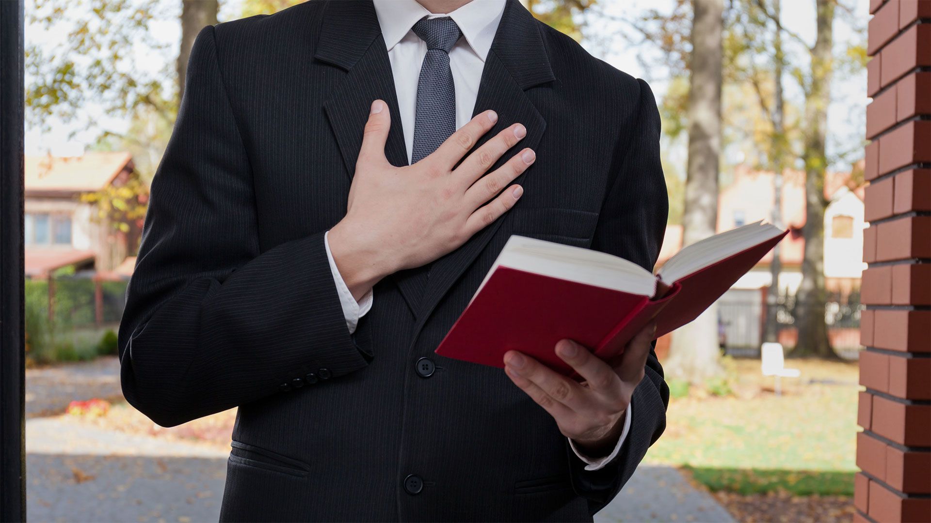Promotional image for Как относиться к свидетелям Иеговы?