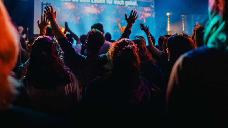 Можно ли петь в церкви пес