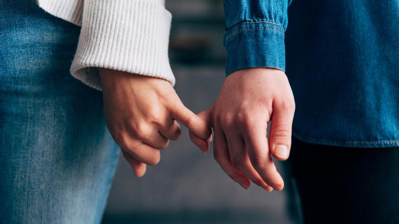 Можно ли искать внимания парня, который нравится?