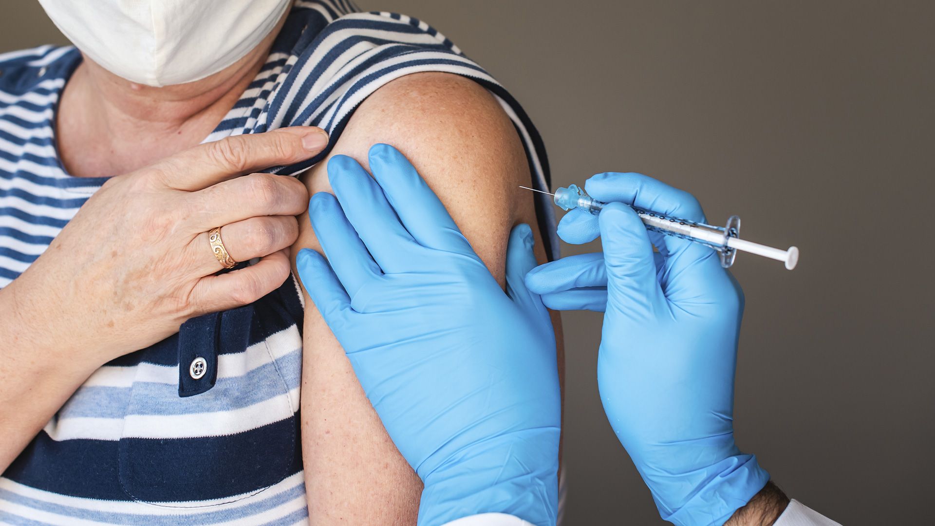 Promotional image for Как относиться к обязательной вакцинации?