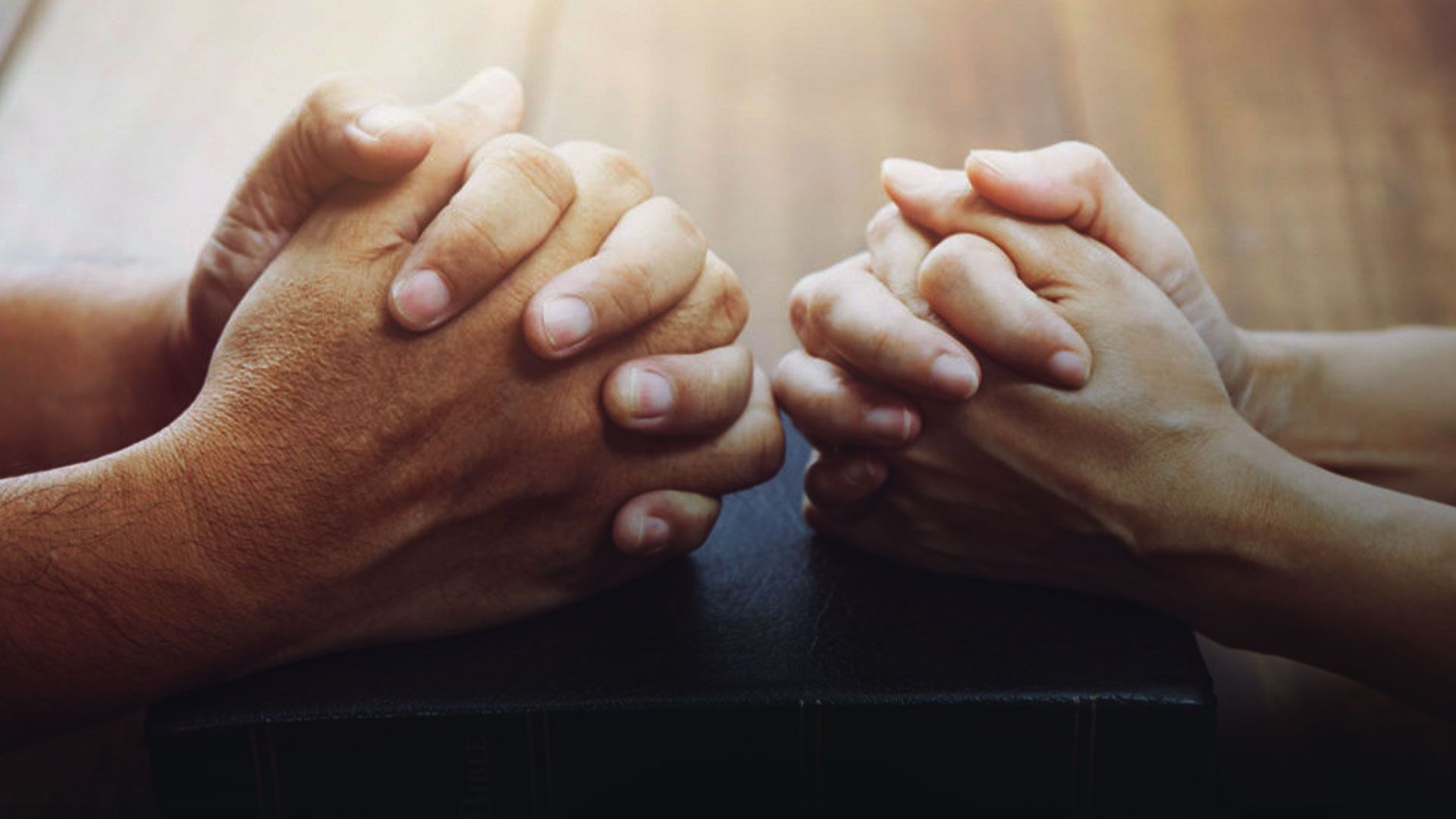 Promotional image for Зачем нужна совместная семейная молитва?