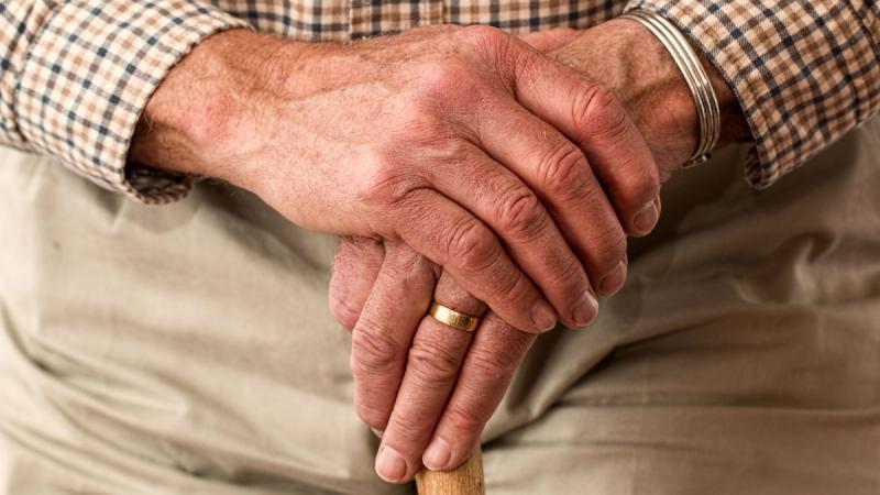 Что происходит с духовным миром человека при старческих заболеваниях?