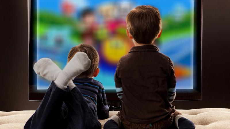 Позволять ли детям смотреть мультфильмы?
