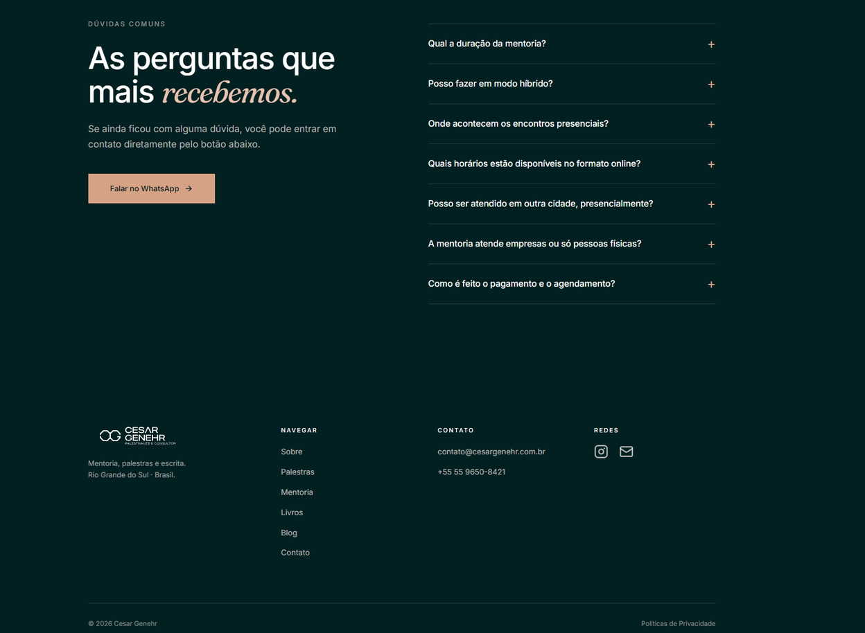 Seção de dúvidas comuns, em acordeão, com o botão do WhatsApp à esquerda e o rodapé do site logo abaixo.