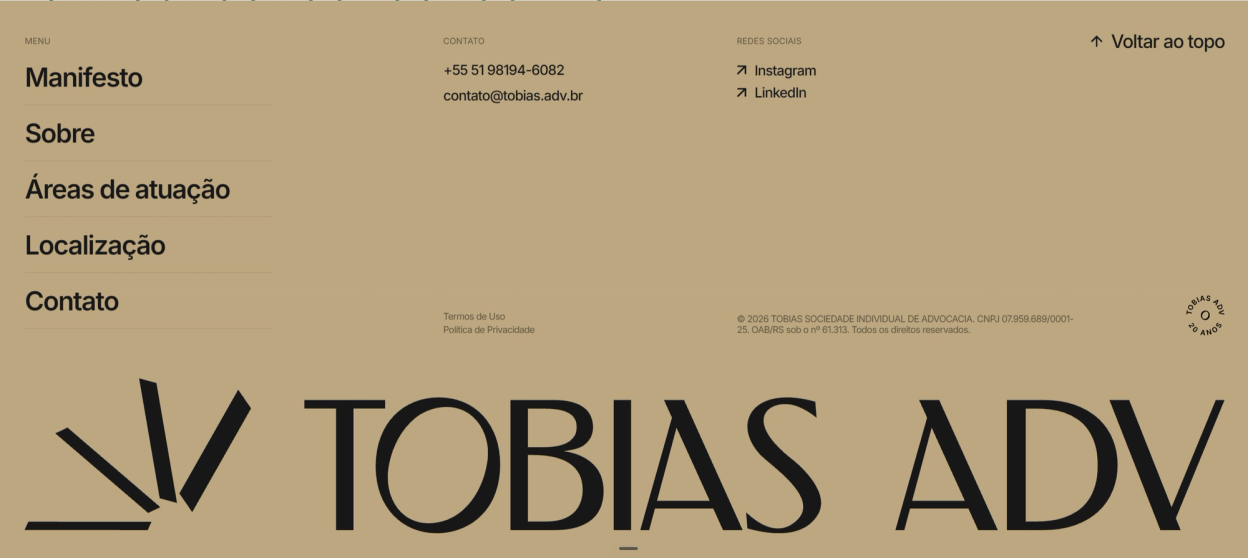 Rodapé do site, com o menu, contato e a assinatura da marca.