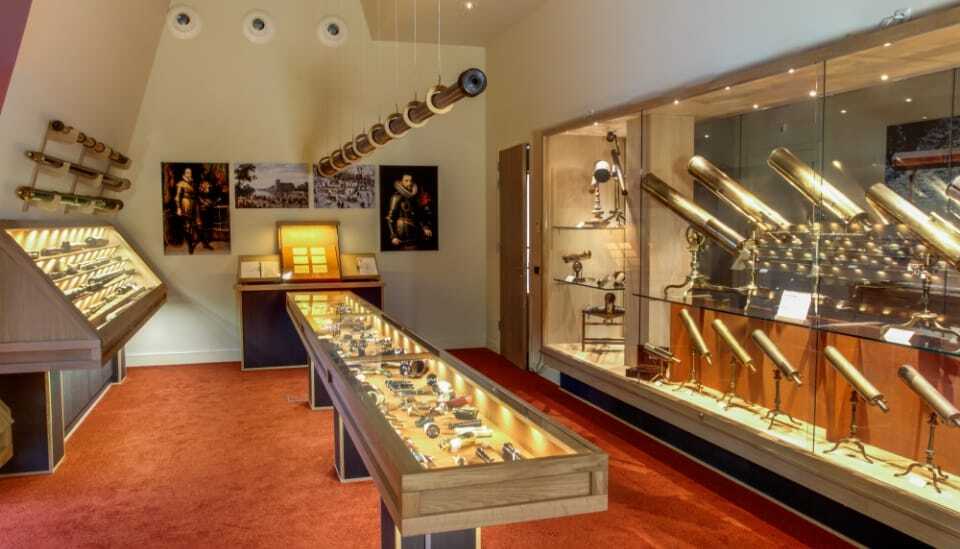 Ruimte met telescopen