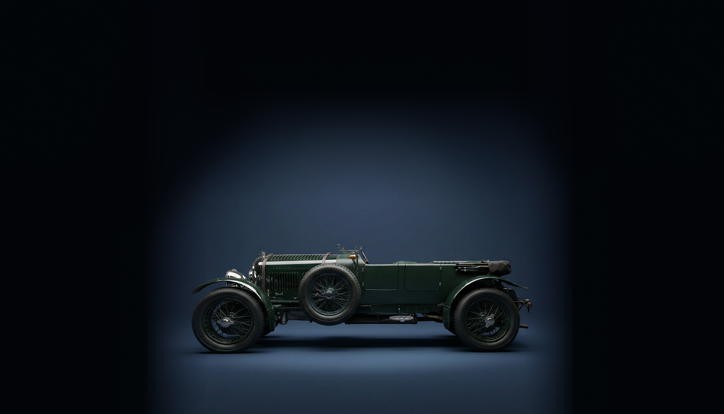 Een Bentley 4½ Litre van Vanden Plas, wint Le Mans in 1928. uit het Louwman Museum