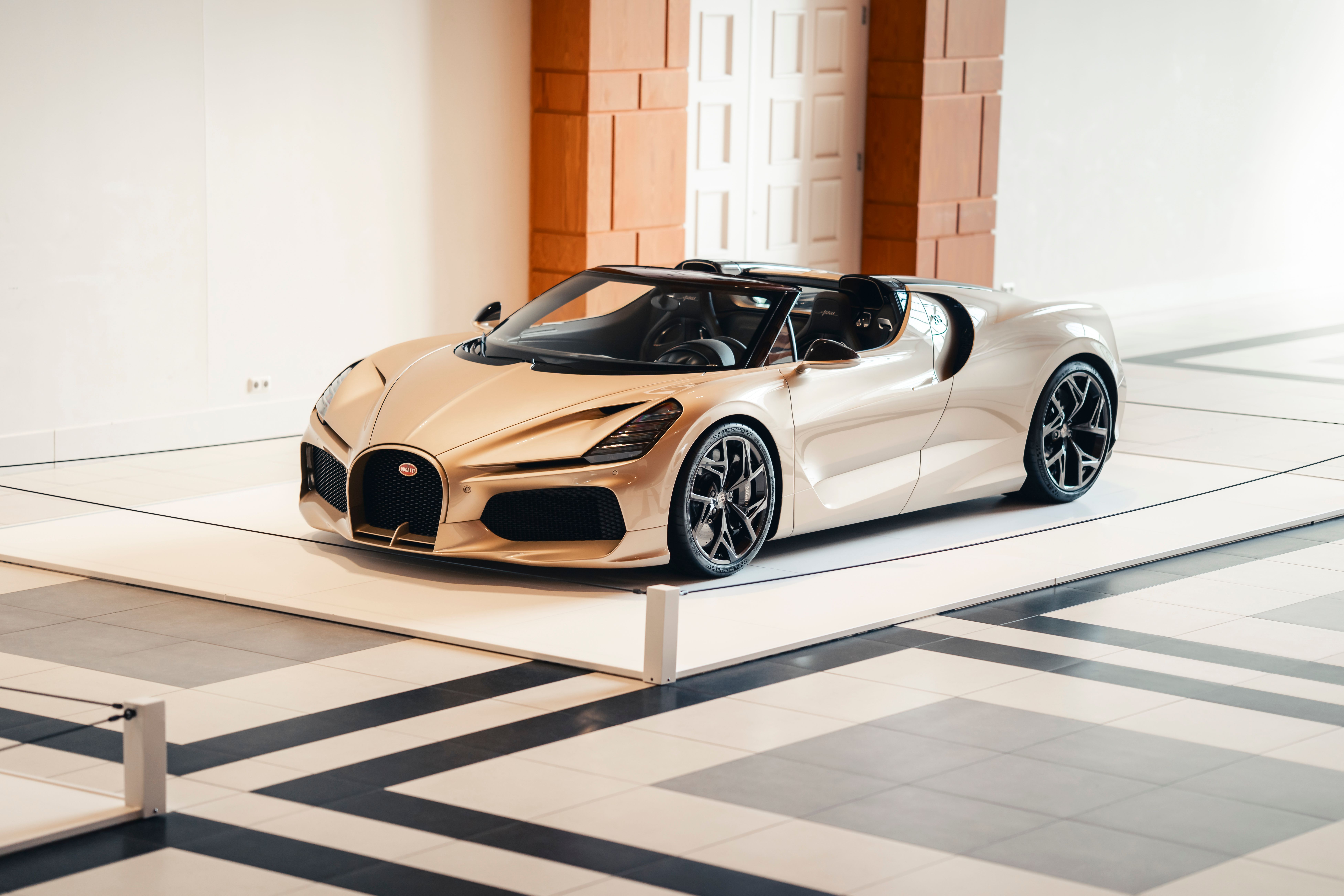 Bugatti W16 Mistral