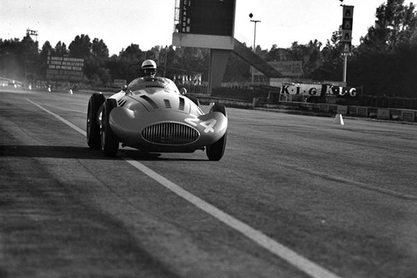 Die Geschichte eines Rennwagens, des Ferrari 750 Monza