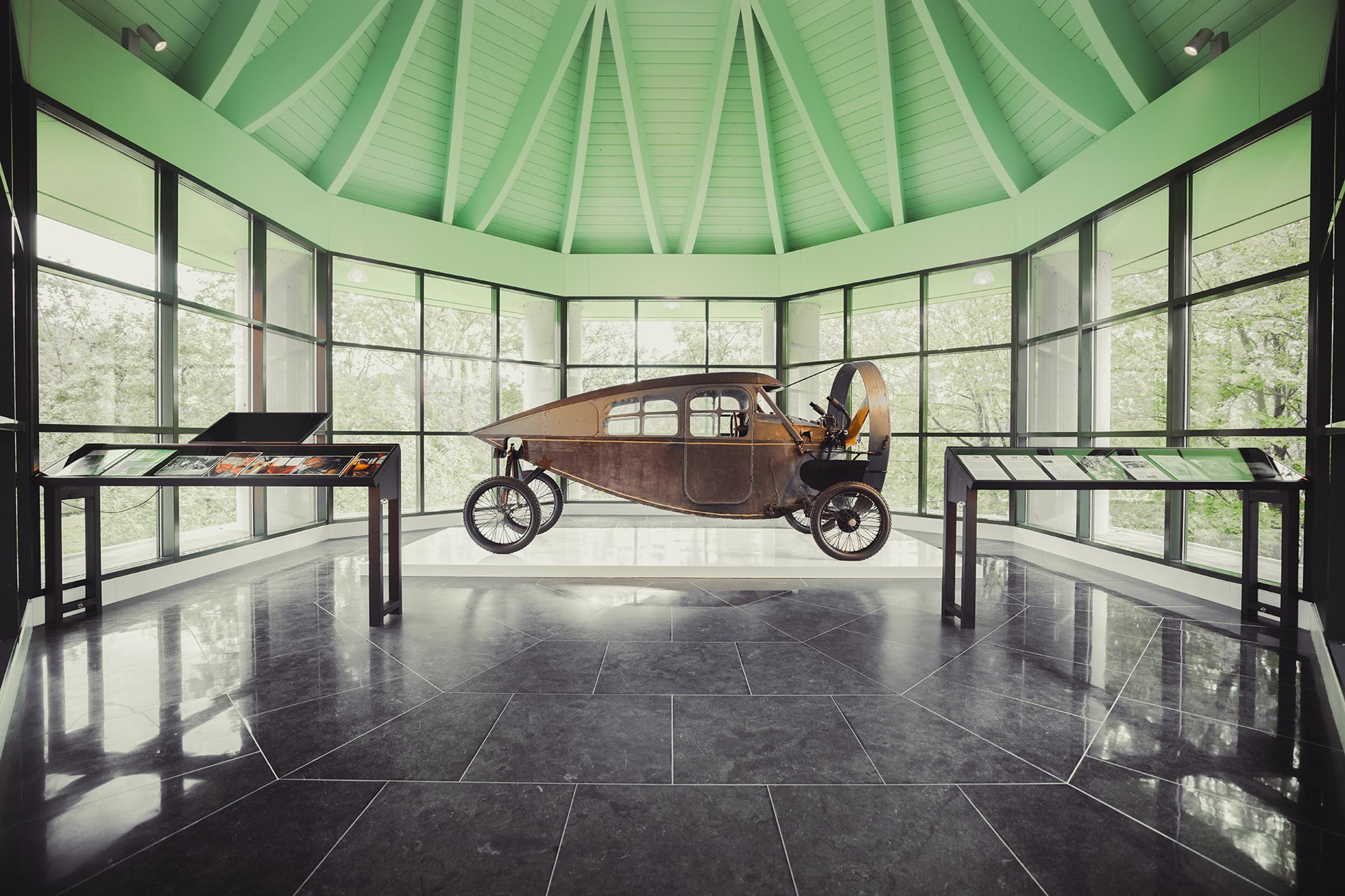 Louwman Museum onthult spectaculaire Leyat Hélica uit 1921
