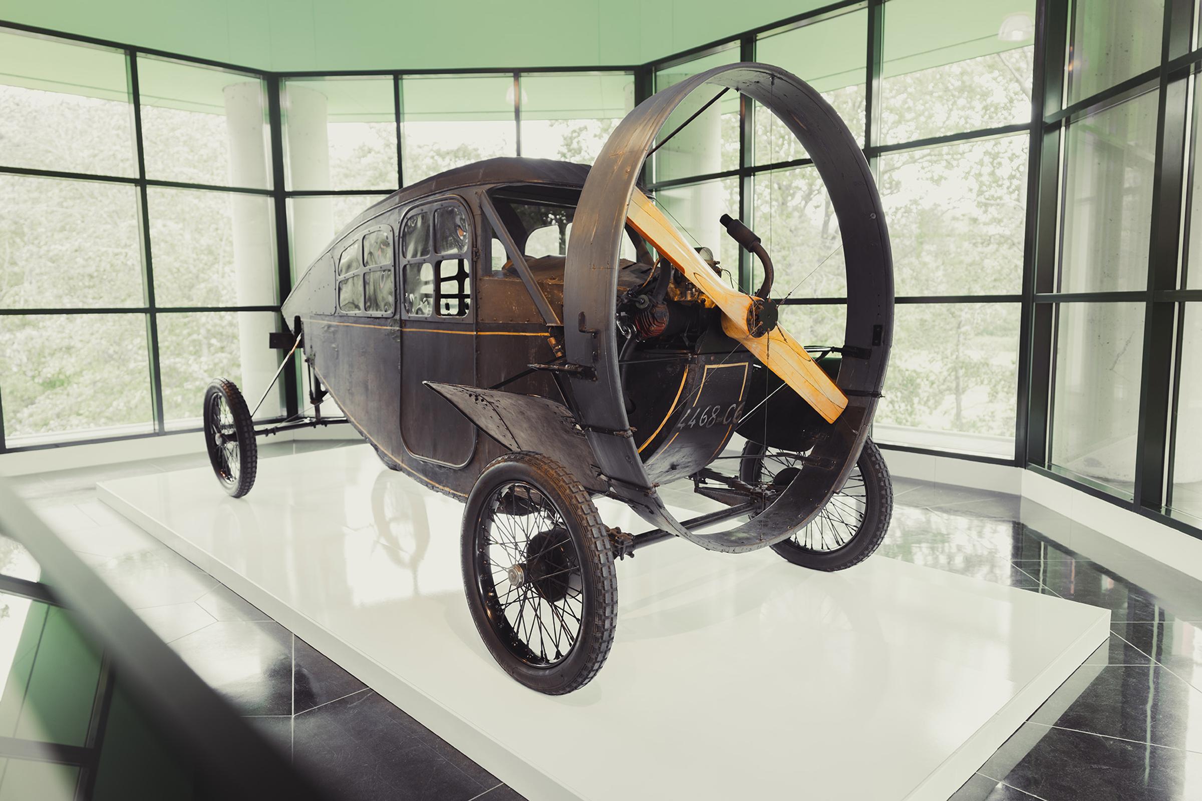 Louwman Museum onthult spectaculaire Leyat Hélica uit 1921