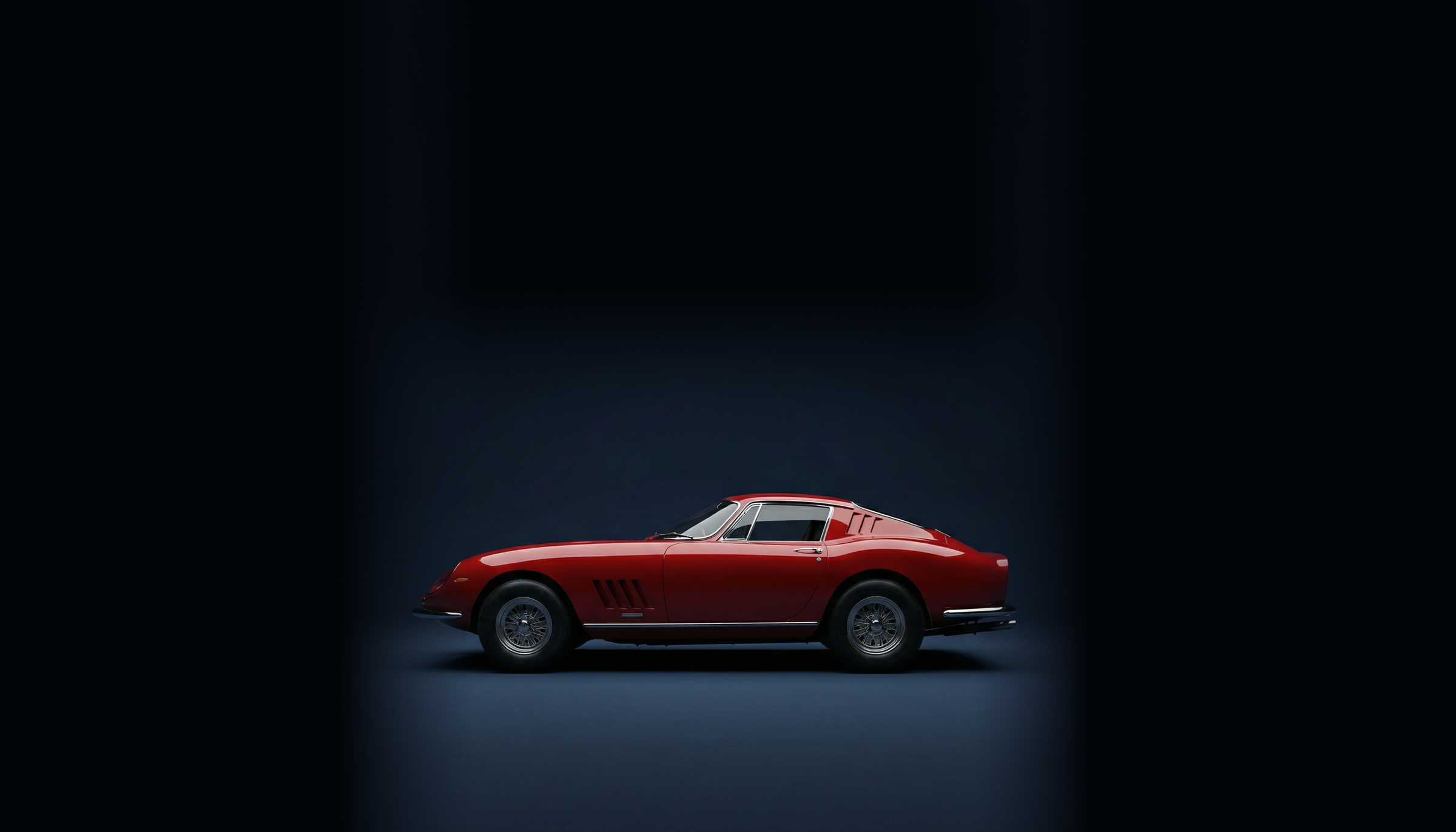 Jaguar in donkerblauwe studio