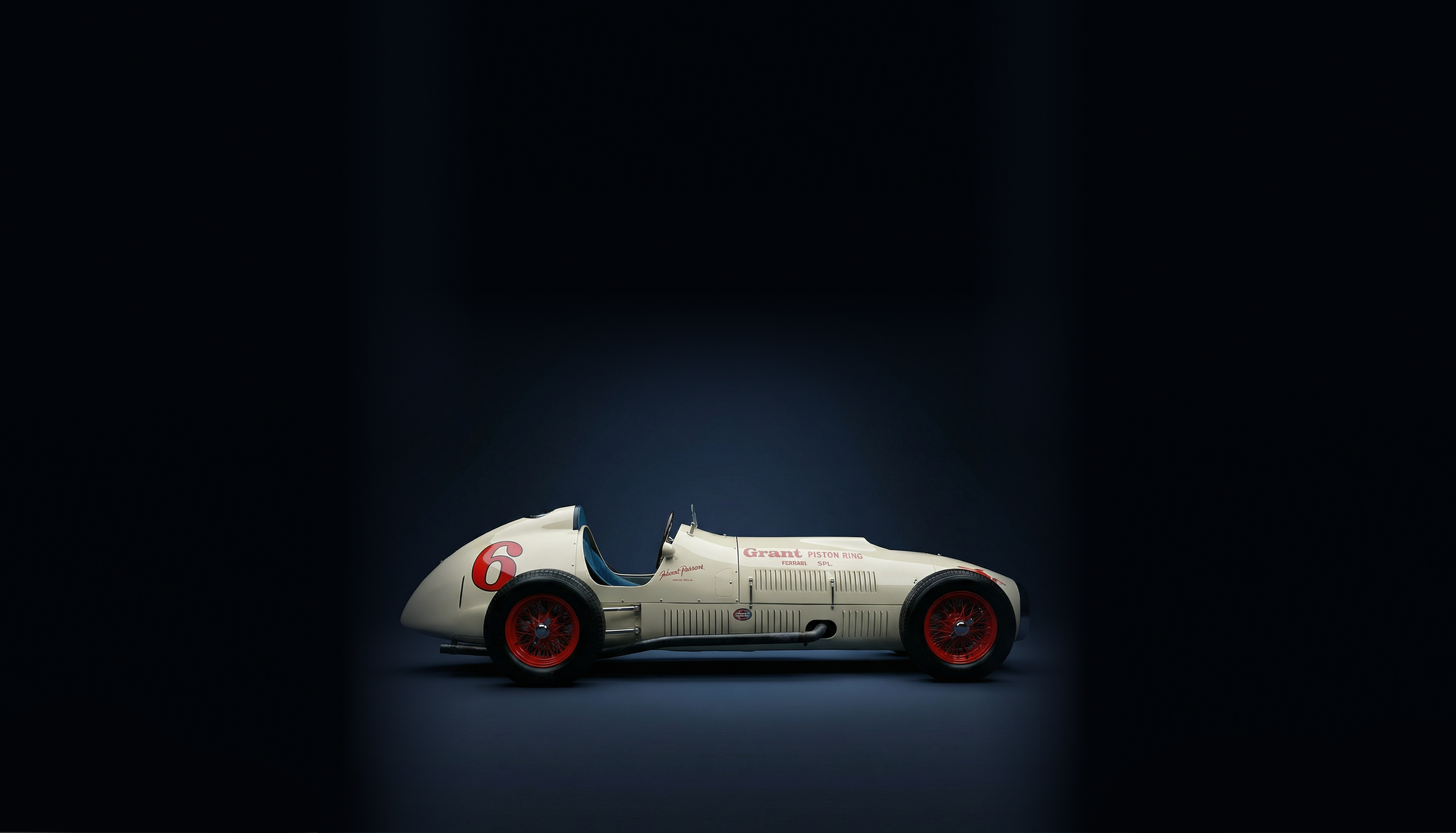 Zijaanzicht Ferrari 375 Indianapolis in donkerblauwe studio