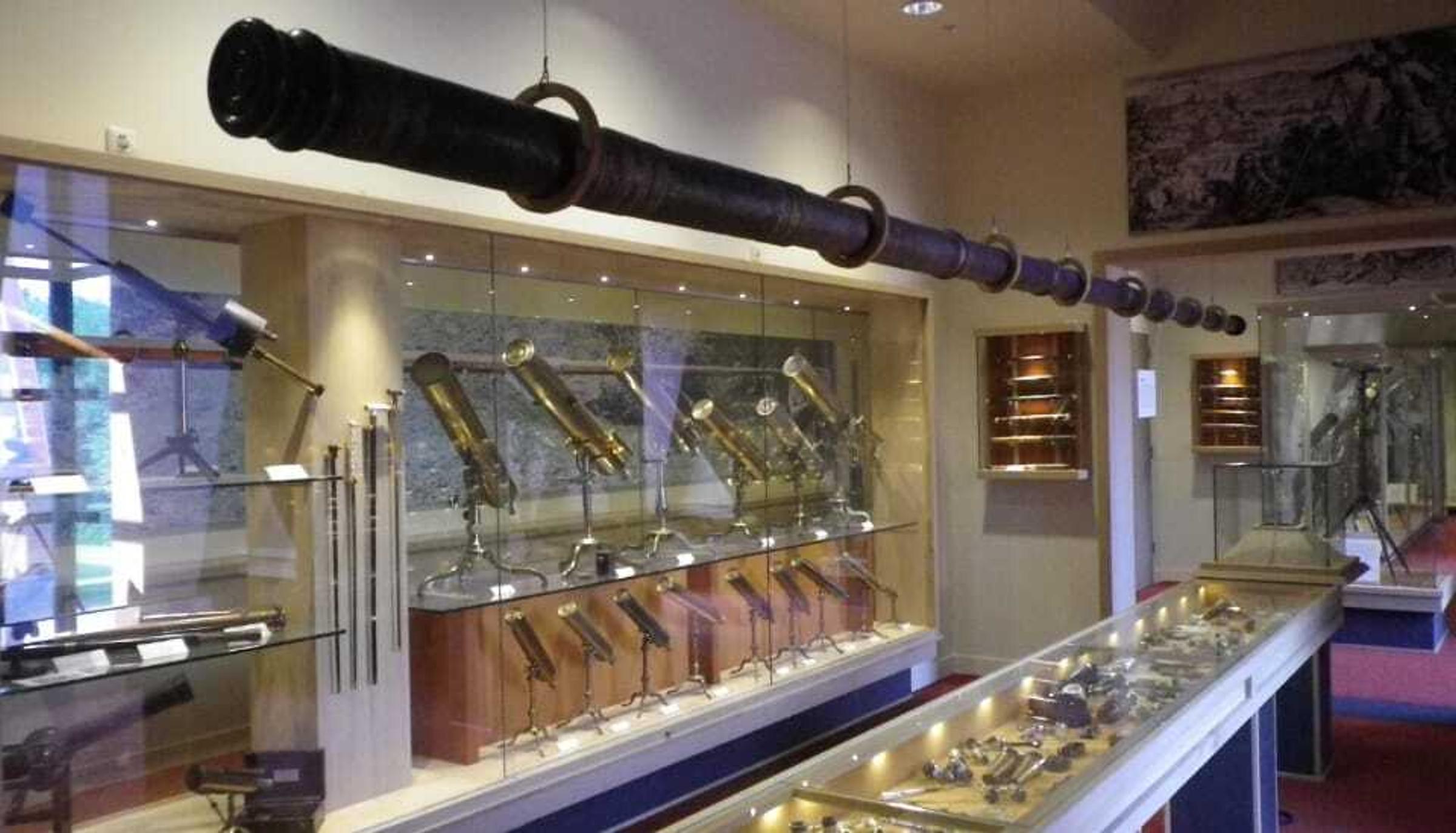 Pter Louwman bij expositie historic telescopes