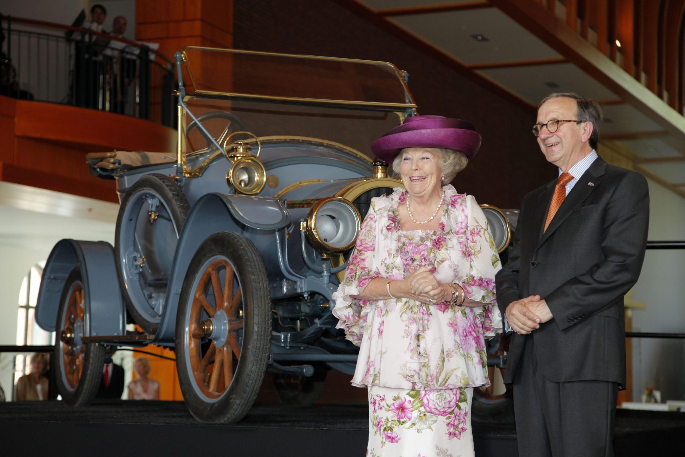 Beatrix en Evert Louwman in het museum