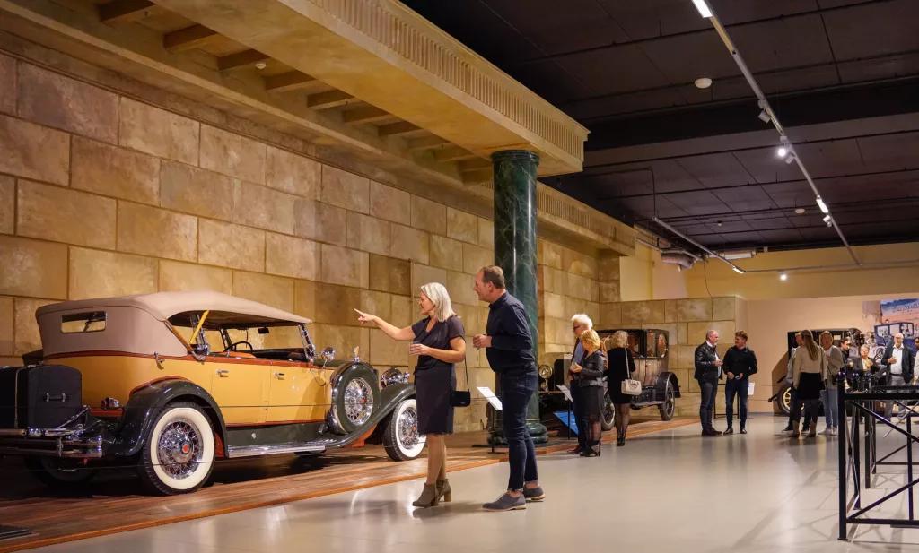 rondleidingen bij het louwman museum