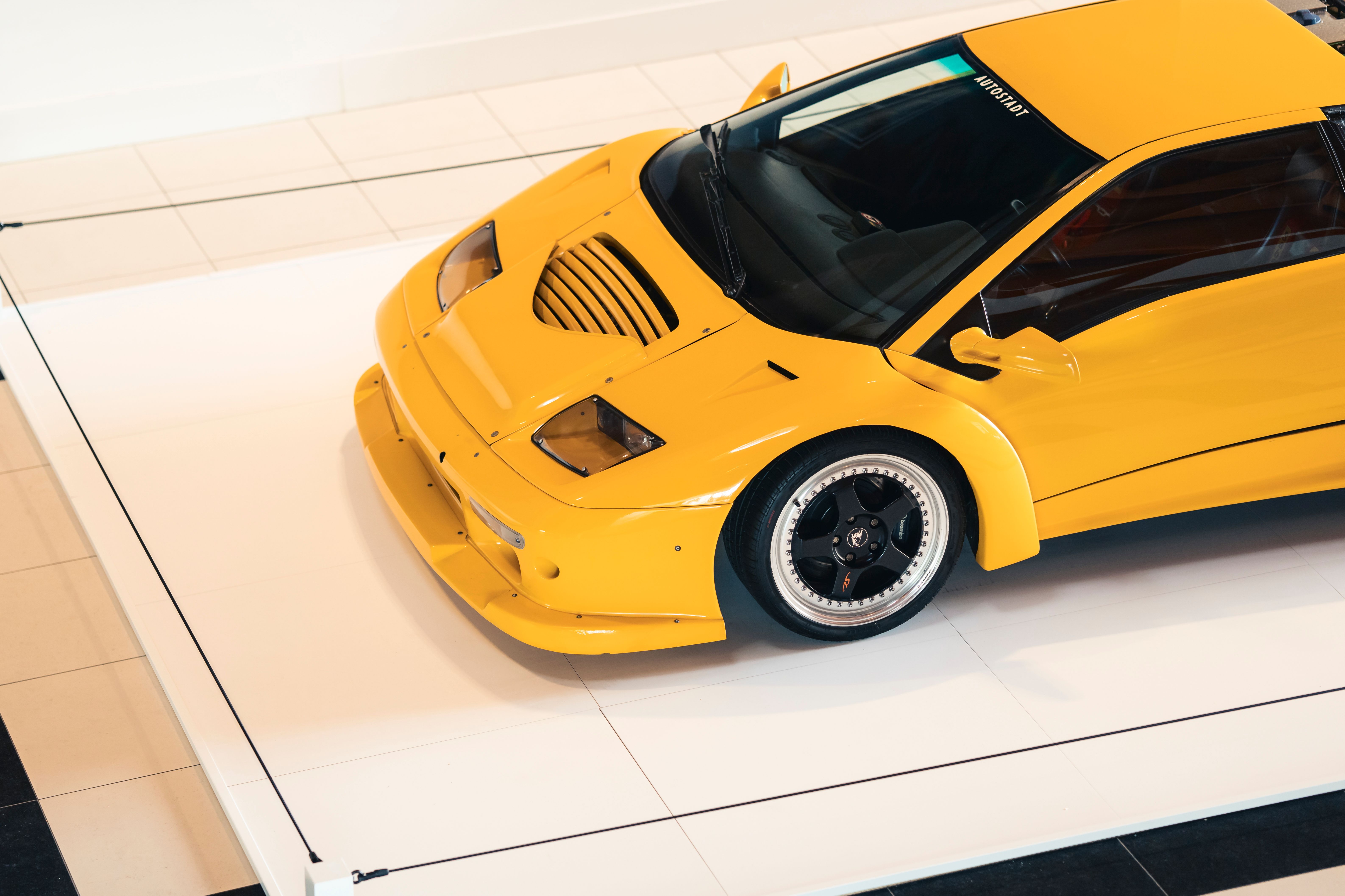 Lamborghini Diablo W16