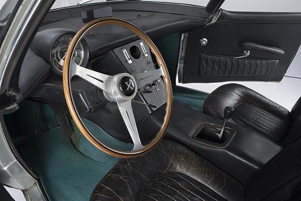 O interior do carro Pininfarina X