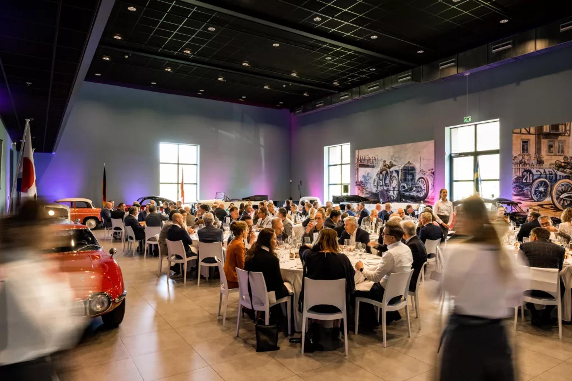 Flexibel in te richten en klaar voor elk type bijeenkomst, van presentatie tot workshop.