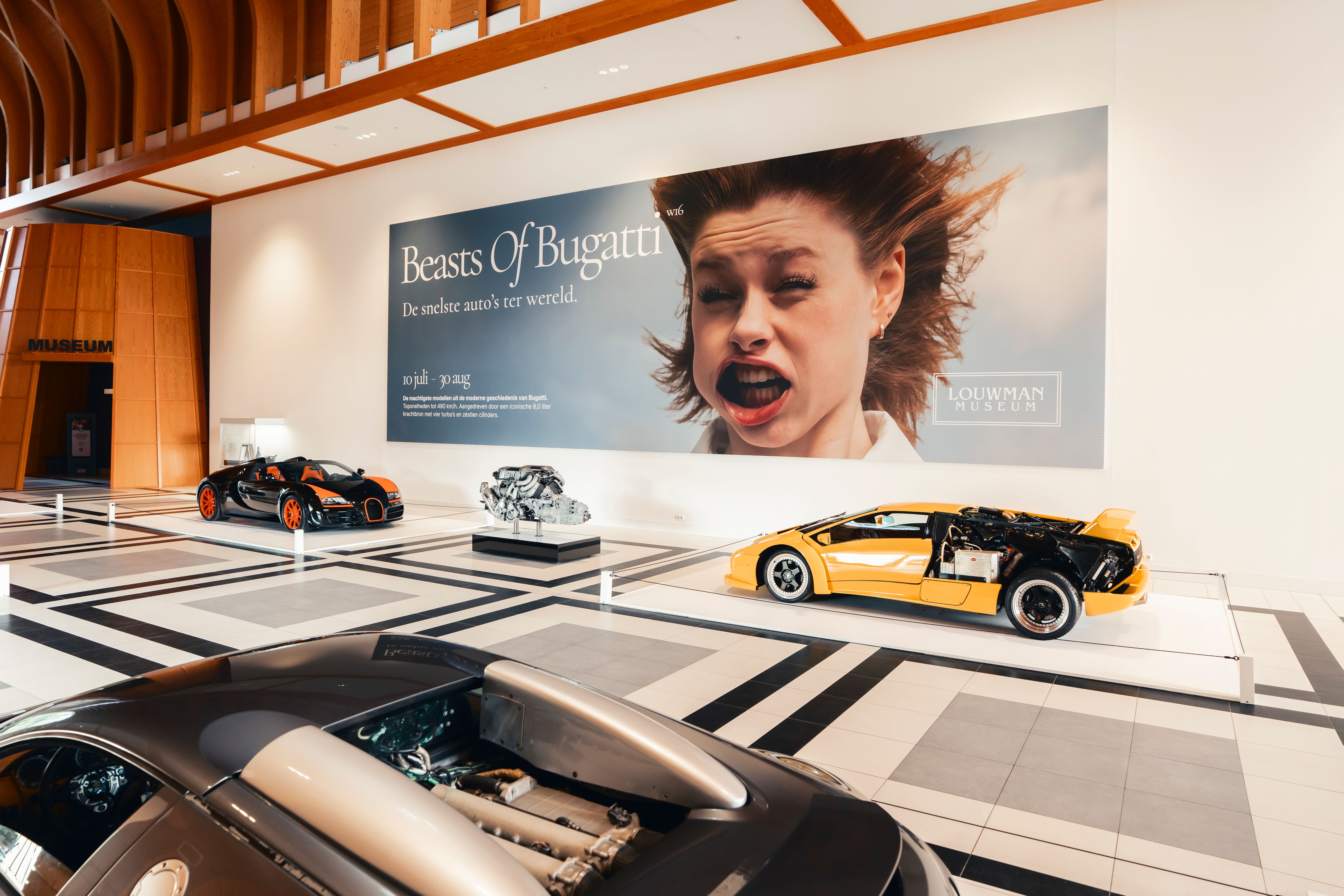 Overzicht Beasts of Bugatti expositie Louwman Museum