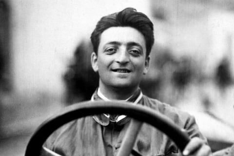 Enzo ferrari in schoonheid van snelheid