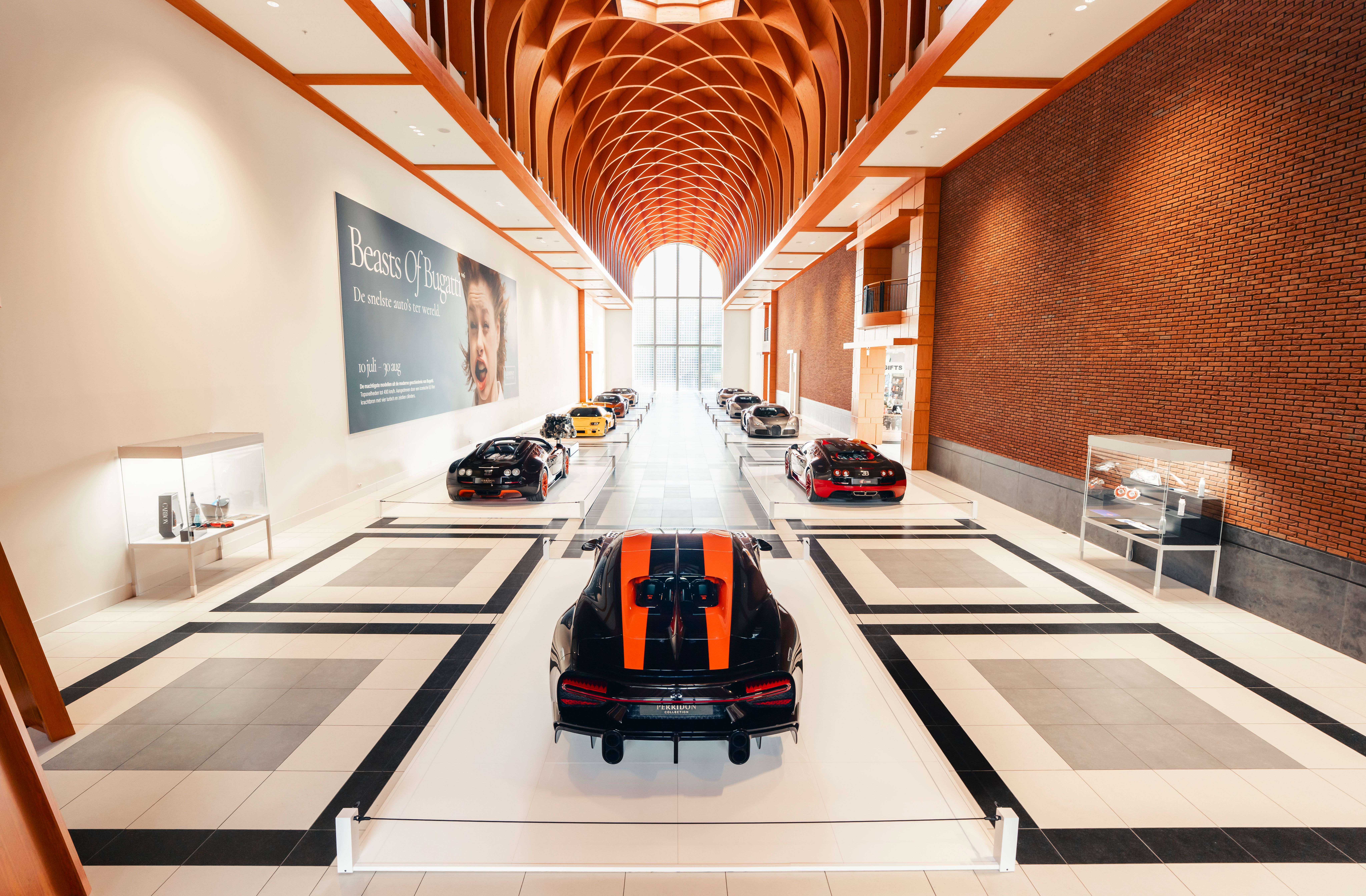 Overzicht Beasts of Bugatti in het Louwman Museum